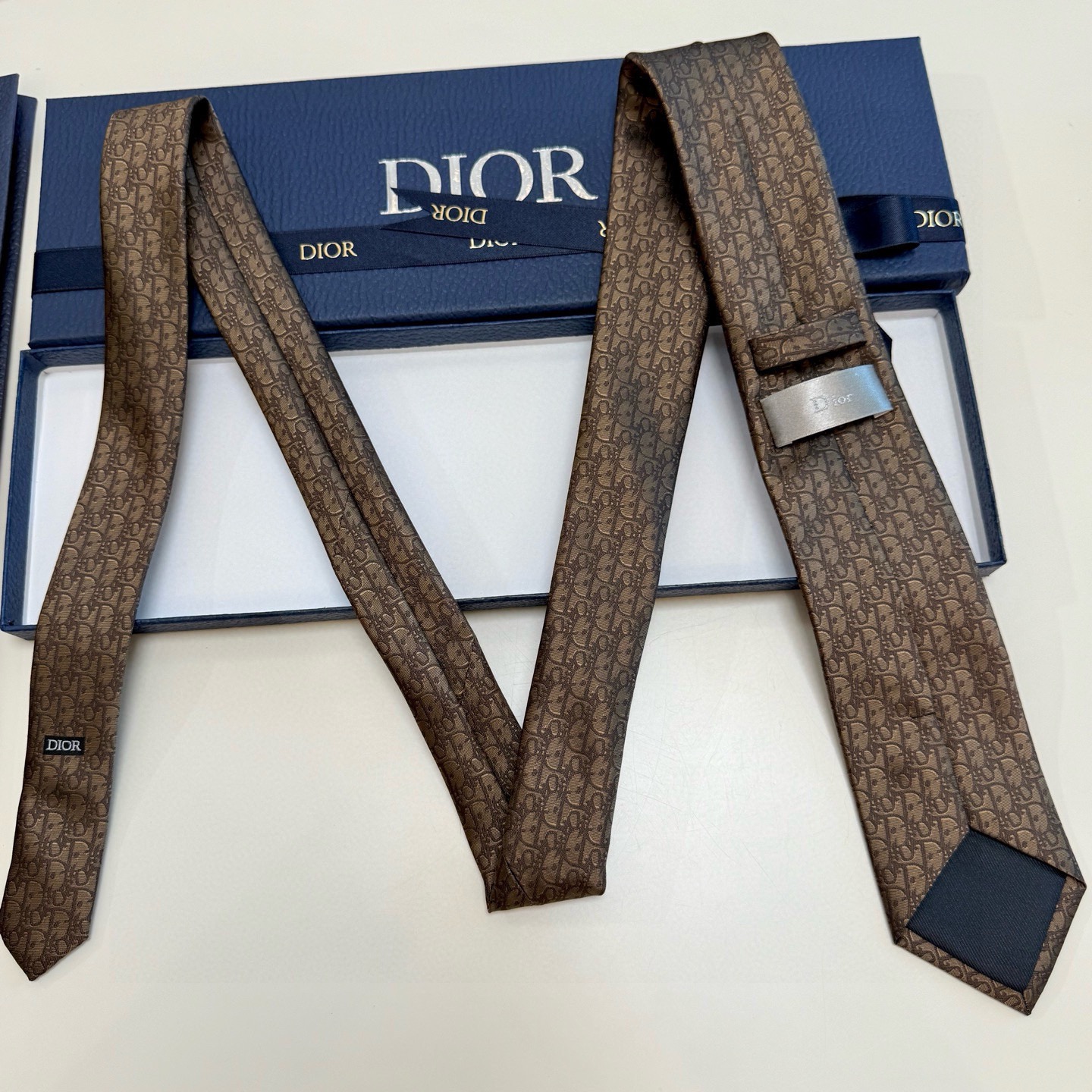 🌾 爆款到，6色👏👏迪奥新款领带💖💖 👔👔Dior男士，稀有😻😻展现精湛手工与时尚优雅的理想选择，这款采