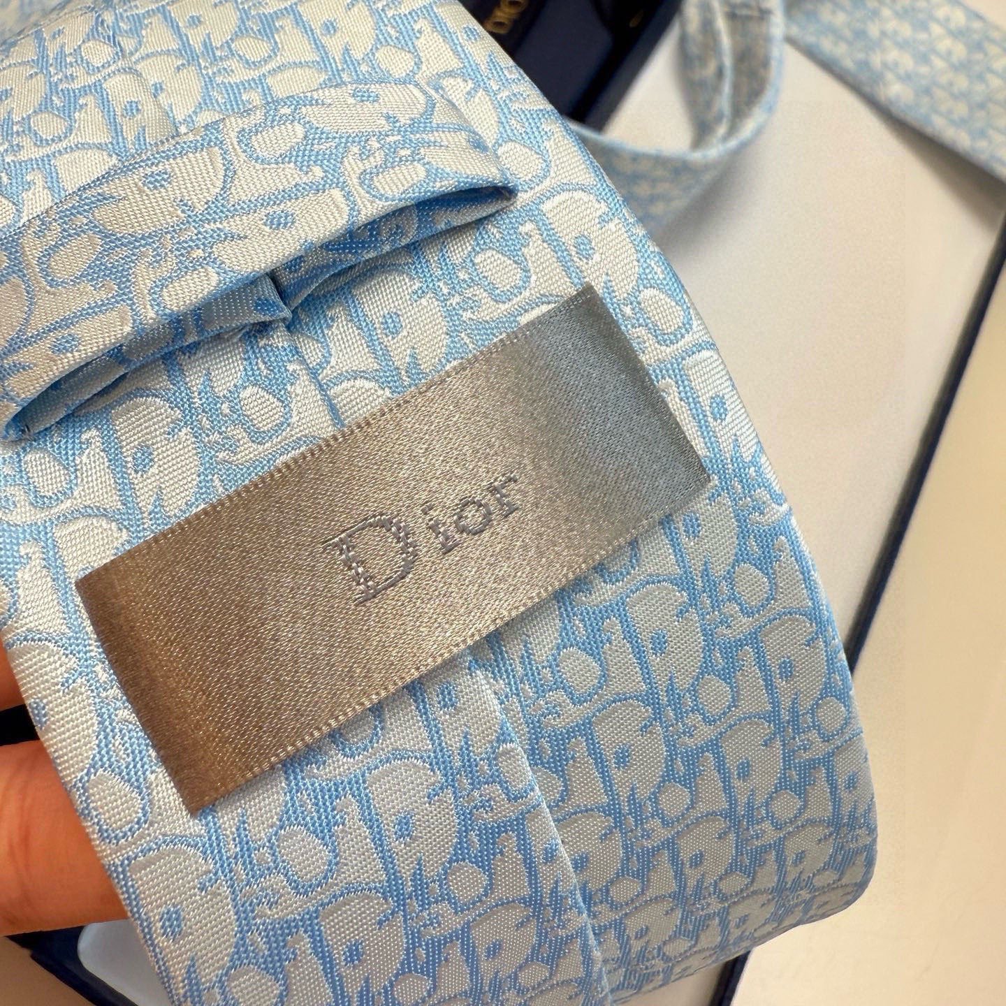 🌾 爆款到，6色👏👏迪奥新款领带💖💖 👔👔Dior男士，稀有😻😻展现精湛手工与时尚优雅的理想选择，这款采