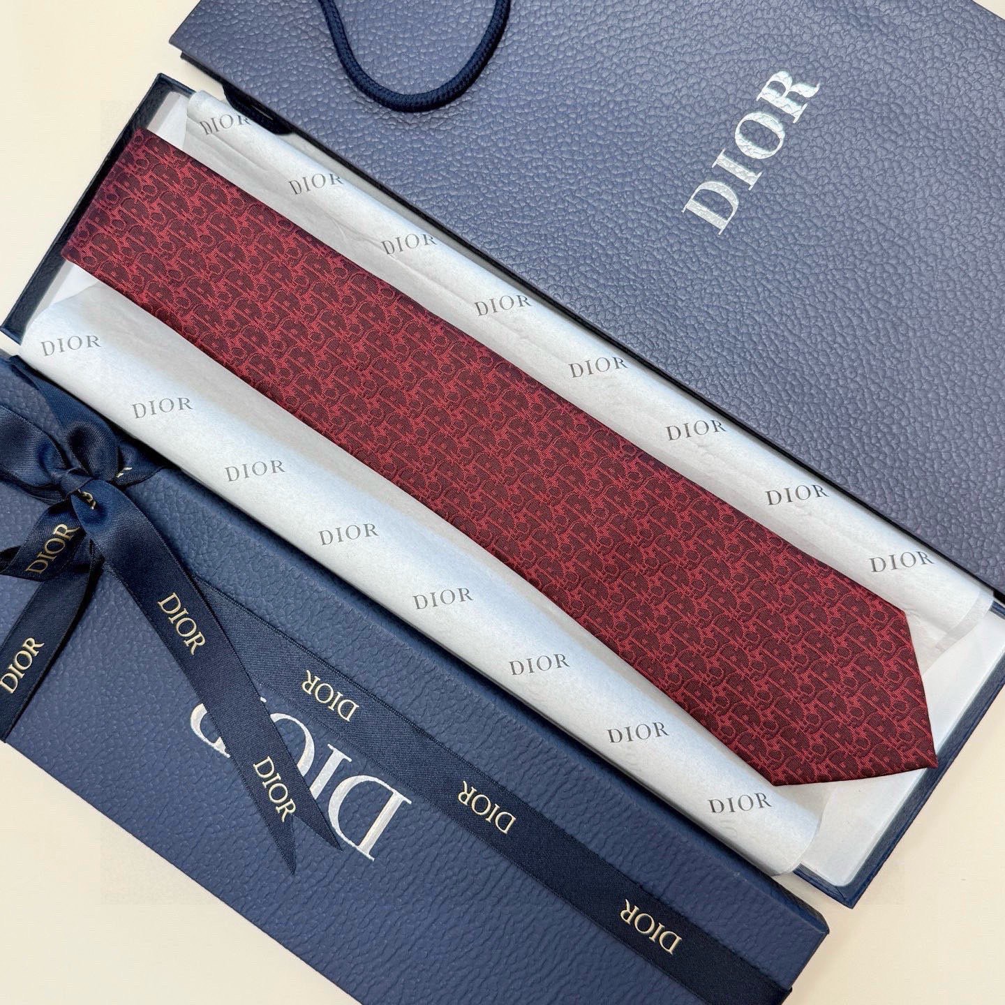 🌾 爆款到，6色👏👏迪奥新款领带💖💖 👔👔Dior男士，稀有😻😻展现精湛手工与时尚优雅的理想选择，这款采