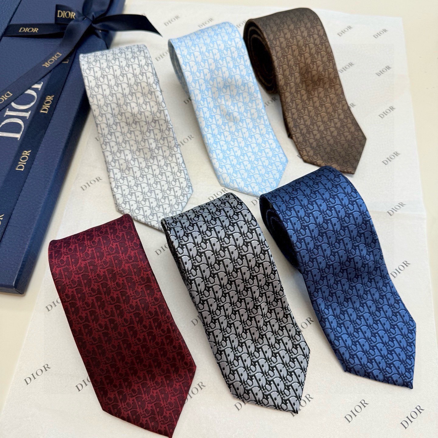 🌾 爆款到，6色👏👏迪奥新款领带💖💖 👔👔Dior男士，稀有😻😻展现精湛手工与时尚优雅的理想选择，这款采