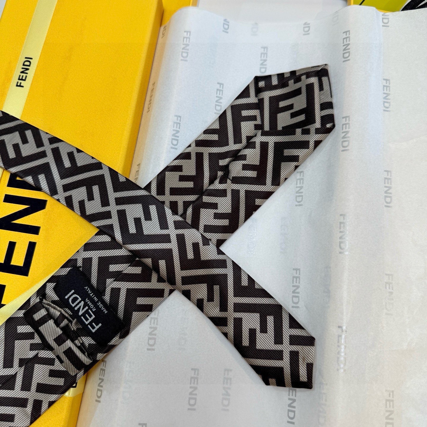 🌾实物真的很美，男士芬迪爆款领带👔👔，稀有😻😻展现精湛手工与时尚优雅的理想选择，这款采用F家最具标志性的