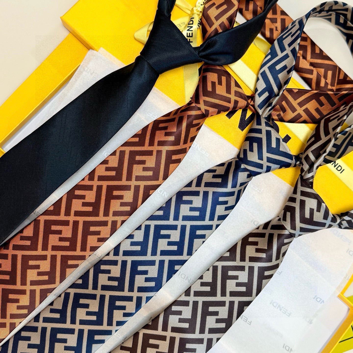 NO:710554,The real thing is really beautiful. Men's Fendi popular tie is a rare and ideal choice to show exquisite craftsmanship and fashionable elegance. This silk tie made of the most iconic FF letters of the F family is interpreted in the same tone to make it more elegant. It allows men to fully show their personality. Top-quality jacquard silk handmade custom ties, ties, fendi, fendi, real silk, ties19860909批实物真的很美,男士芬迪爆款领带,稀有展现精湛手工与时尚优雅的理想选择,这款采用F家最具标志性的FF字母制成的丝质领带,以同色调手法演绎的更显雅致风范.让男士可以充分展示自己个性.顶级提花真丝手工定制领带,领带,fendi,fendi,real silk,ties,accessory