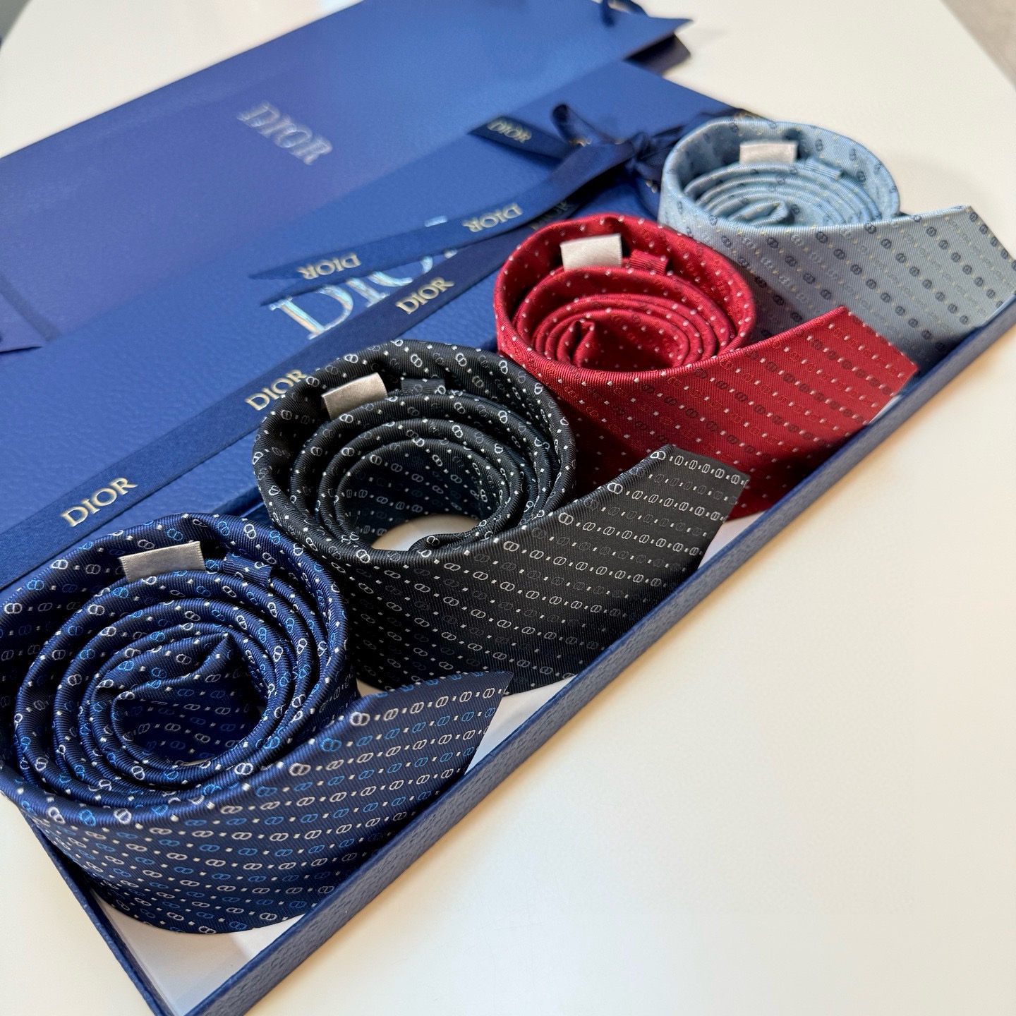 🌾迪奥官方新款领带，CD男士领带4色💖💖 👔👔Dior男士，稀有😻😻展现精湛手工与时尚优雅的理想选择，这