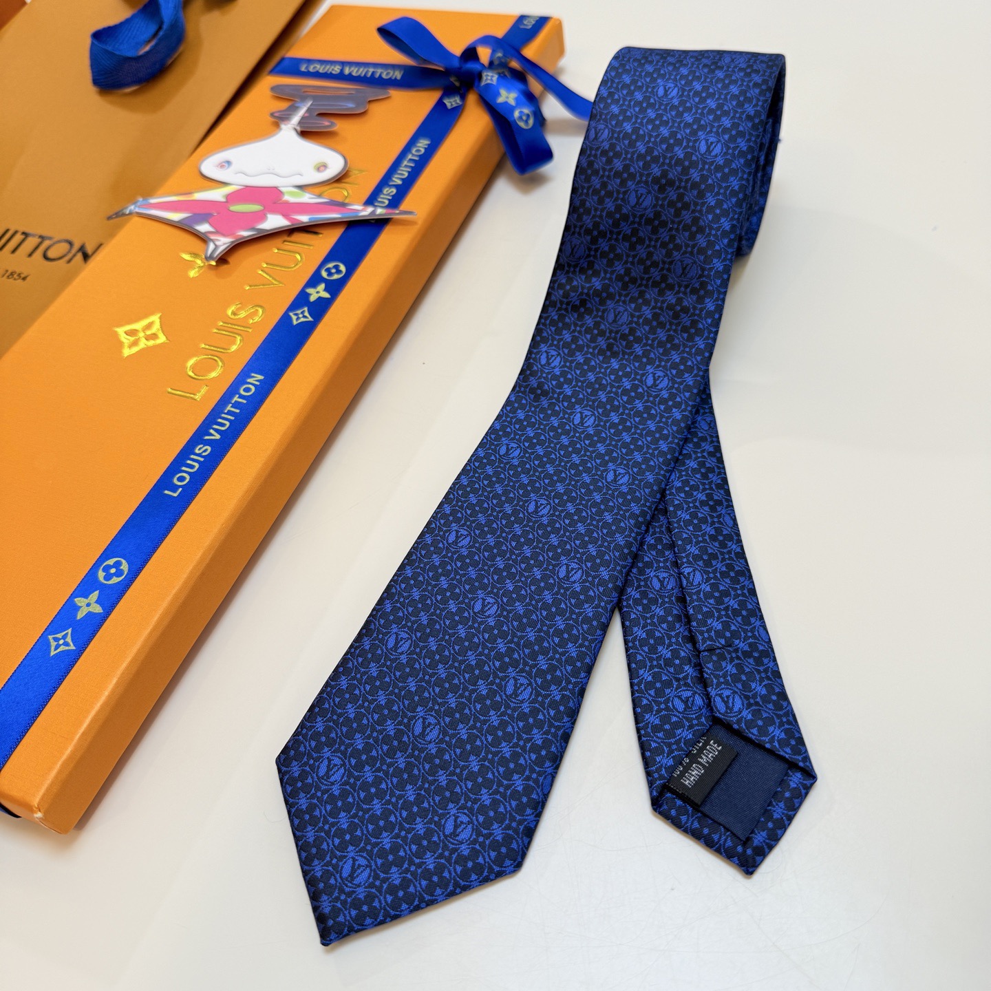 P🌾LV官方新款 男士领带系列MonogramFlower领带创意诠释品牌元素，为连绵图案穿插品牌学母，