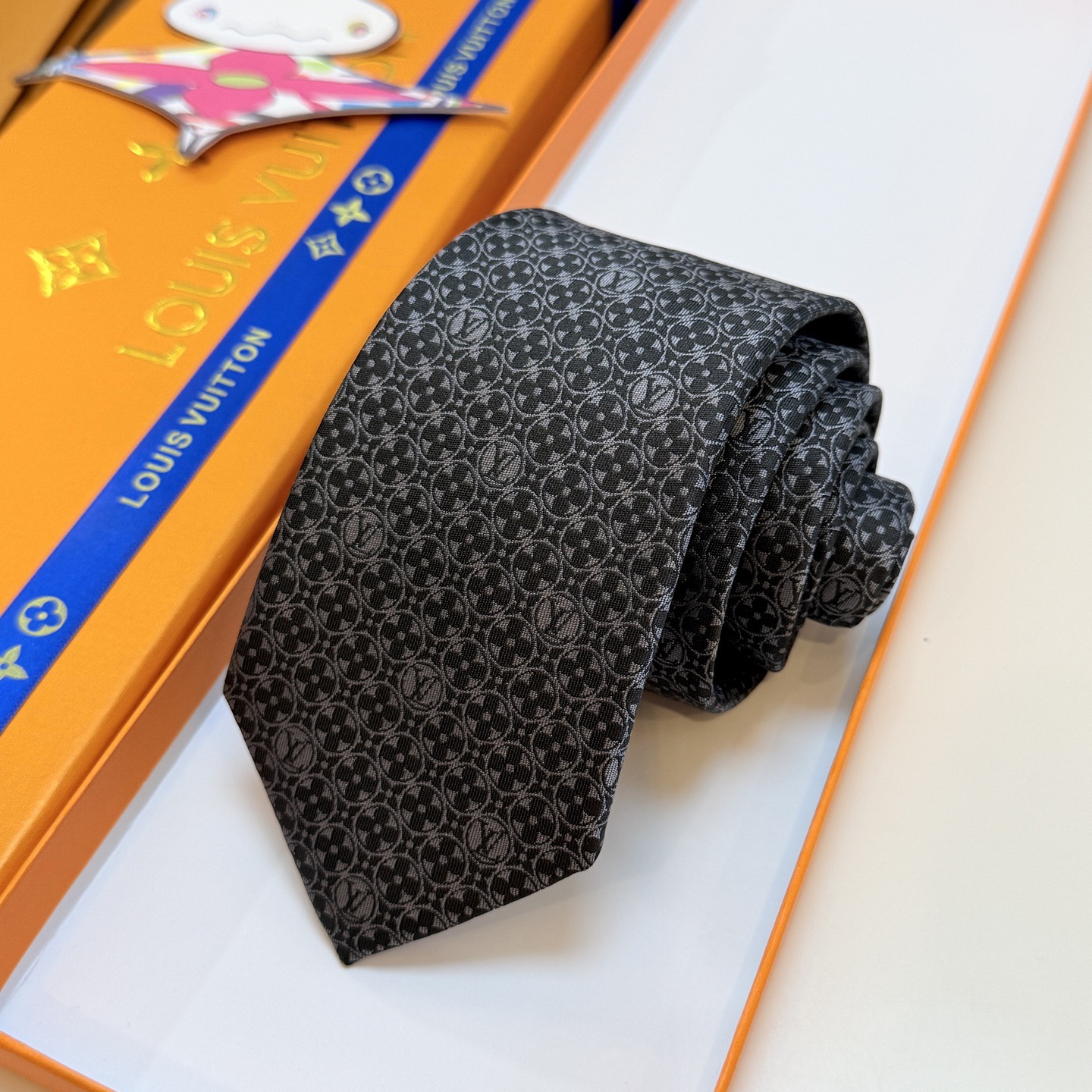 P🌾LV官方新款 男士领带系列MonogramFlower领带创意诠释品牌元素，为连绵图案穿插品牌学母，