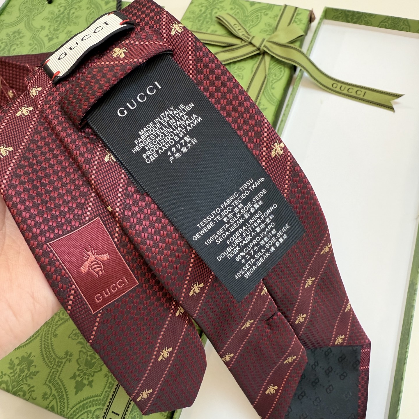 🌾古驰gucci小蜜蜂男士领带系列蜜蜂斜纹领带】👔👔，稀有🐝🐝展现精湛手工与时尚优雅的理想选择，这款领带