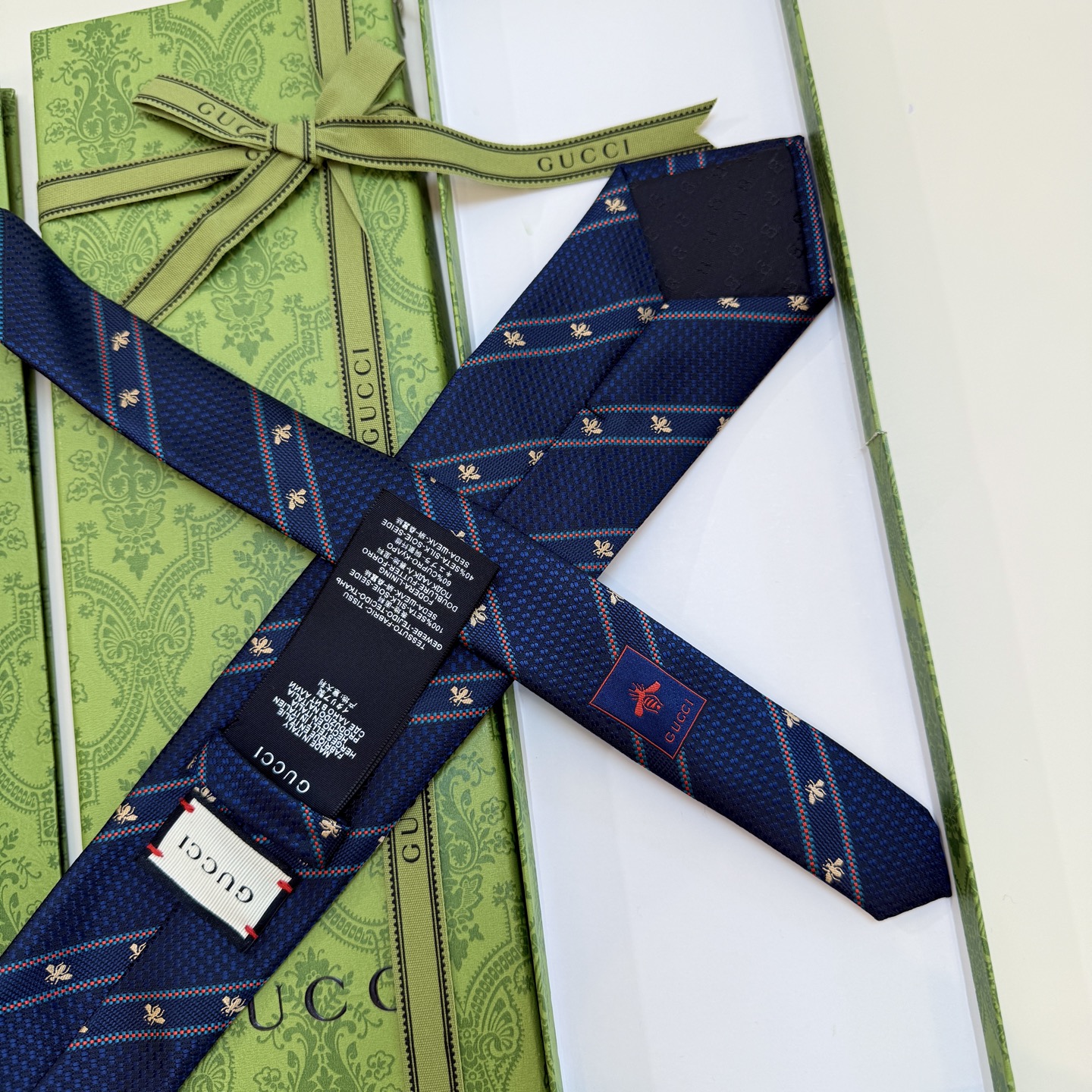 🌾古驰gucci小蜜蜂男士领带系列蜜蜂斜纹领带】👔👔，稀有🐝🐝展现精湛手工与时尚优雅的理想选择，这款领带