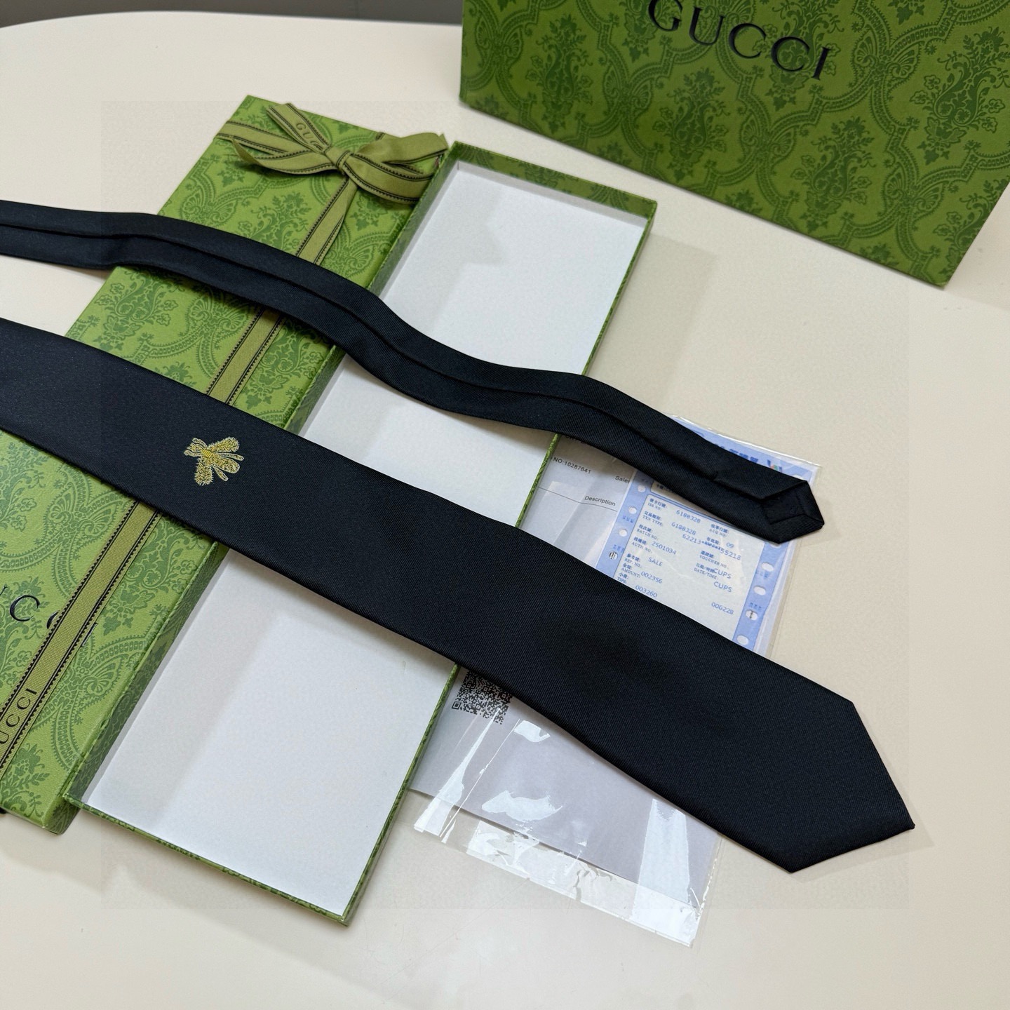 🌾古驰gucci小蜜蜂男士领带系列蜜蜂斜纹领带】👔👔，稀有🐝🐝展现精湛手工与时尚优雅的理想选择，这款领带