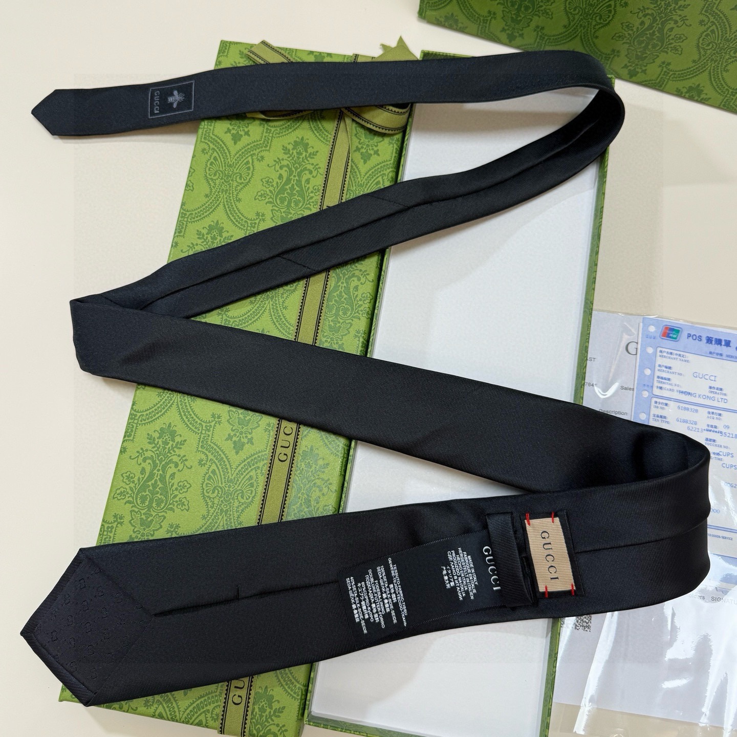 🌾古驰gucci小蜜蜂男士领带系列蜜蜂斜纹领带】👔👔，稀有🐝🐝展现精湛手工与时尚优雅的理想选择，这款领带