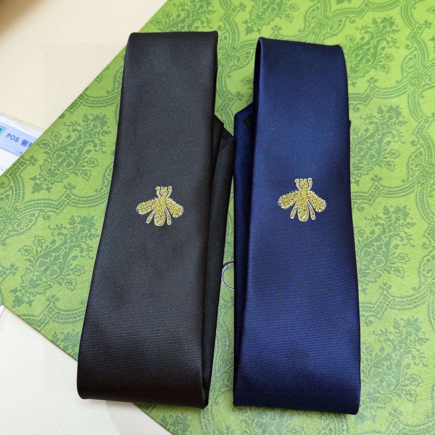🌾古驰gucci小蜜蜂男士领带系列蜜蜂斜纹领带】👔👔，稀有🐝🐝展现精湛手工与时尚优雅的理想选择，这款领带