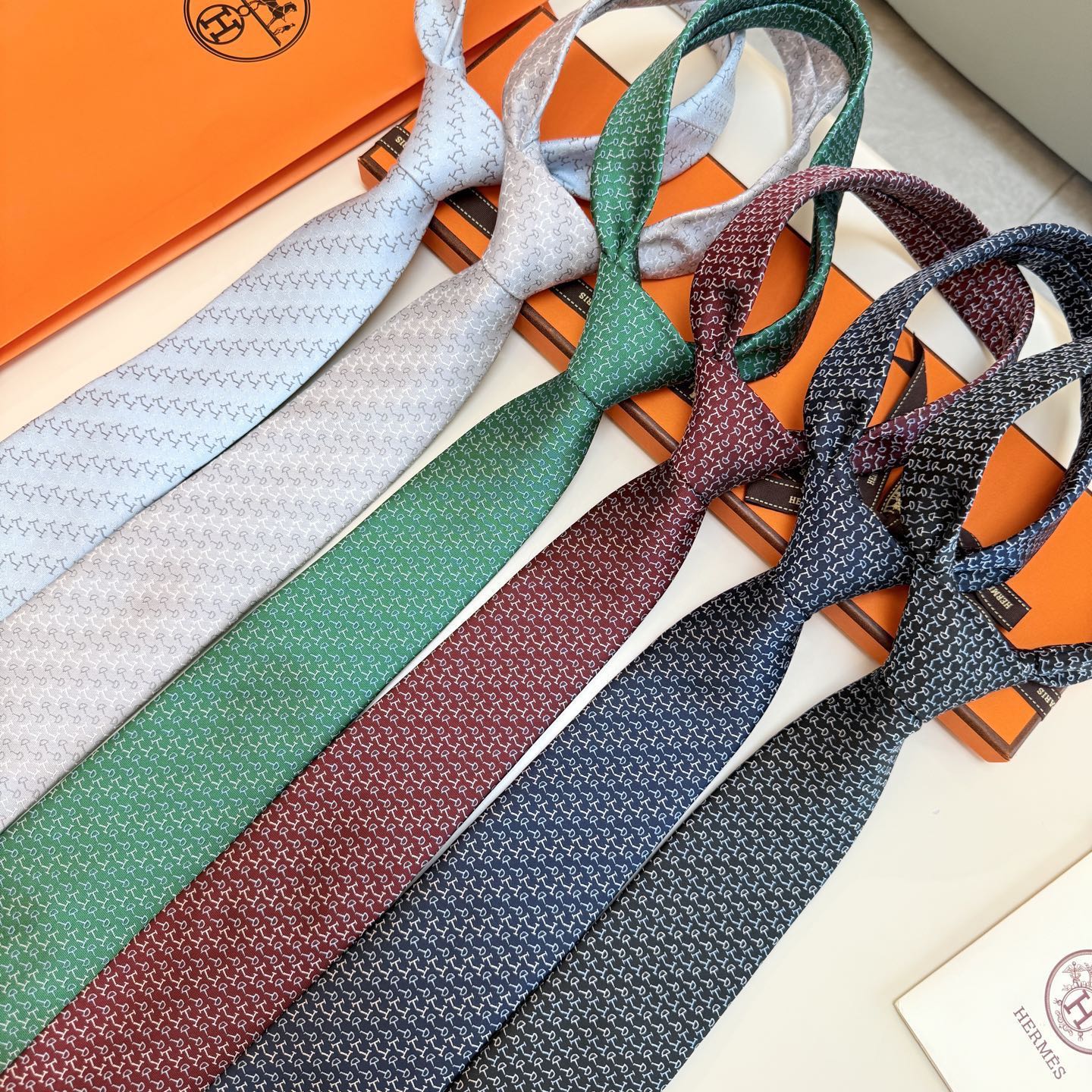 6色到货！🌾 爱马仕官方新款领带！男士领带系列 ！稀有爱马仕家每年都有一千条不同印花的领带面世，从最初的