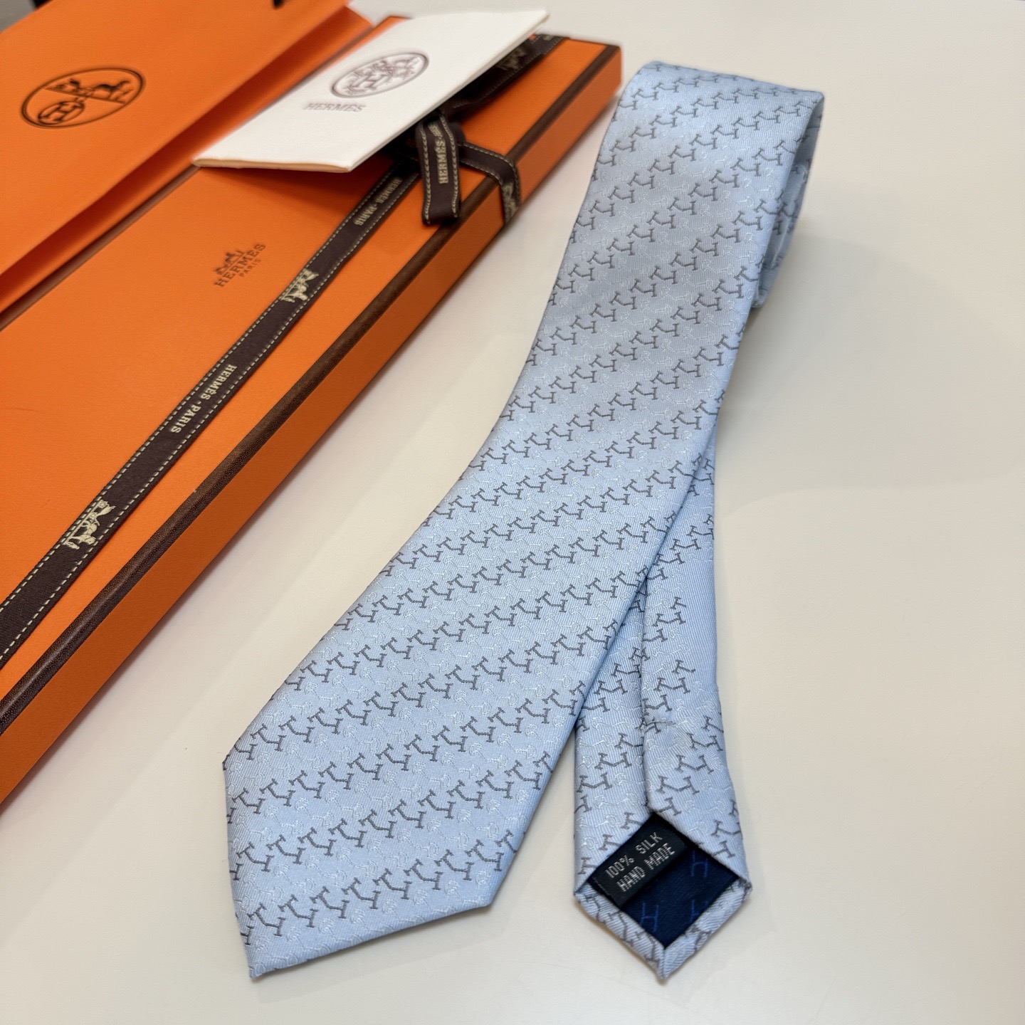6色到货！🌾 爱马仕官方新款领带！男士领带系列 ！稀有爱马仕家每年都有一千条不同印花的领带面世，从最初的