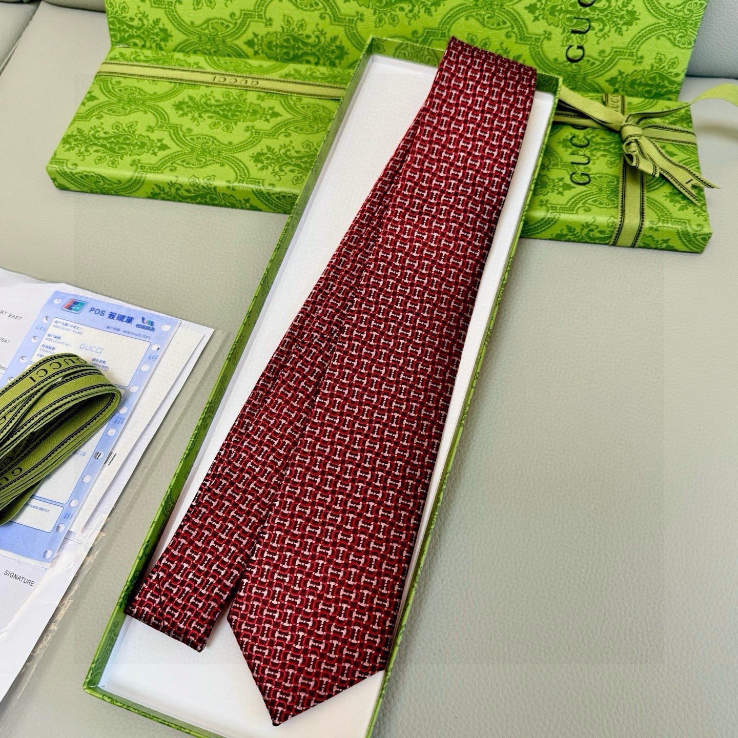 🌾古奇马衔扣男士提花领带 Gucci倾情推出选蚕丝提花领带，焕新演绎马衔扣图案，马术图索以不同款式焕发焕