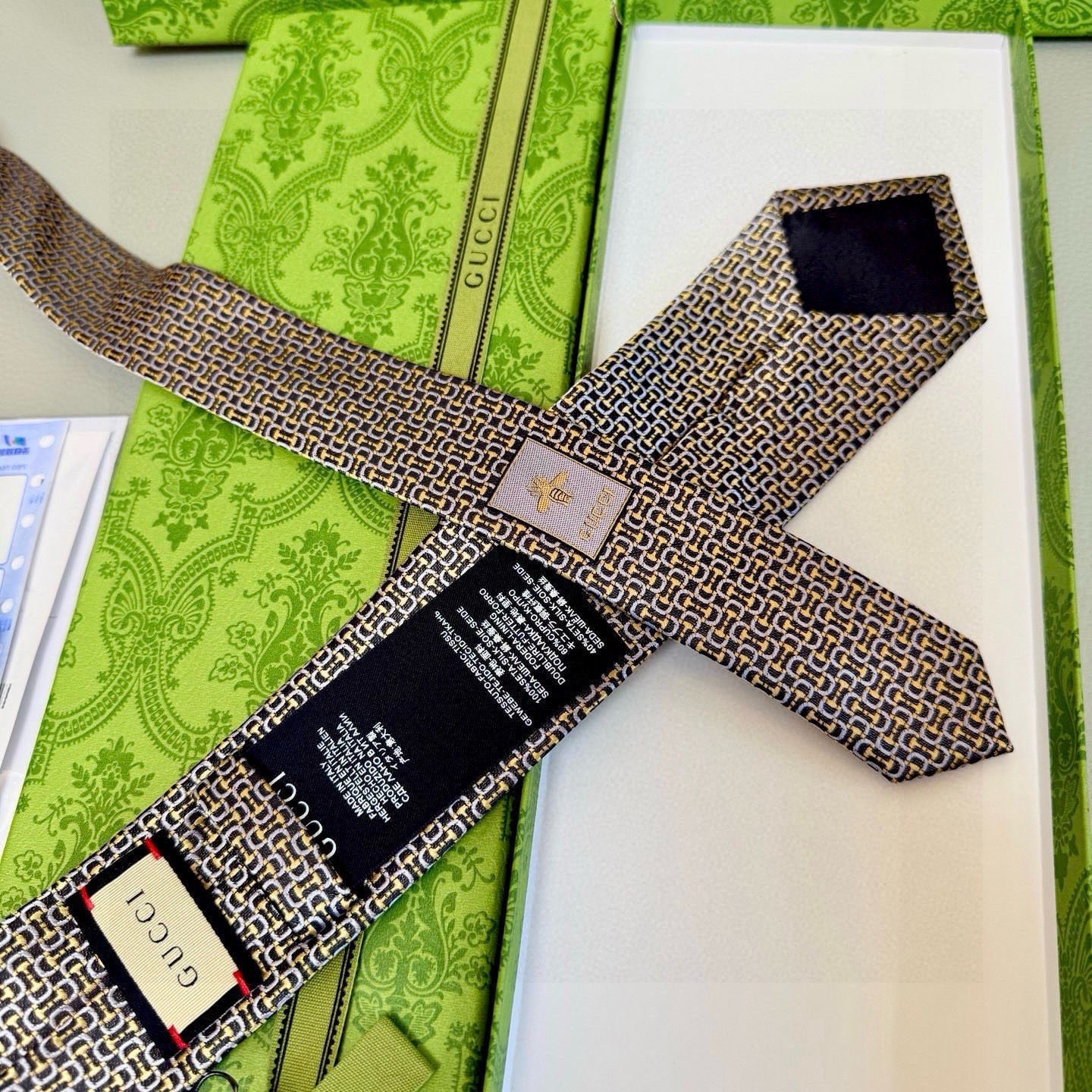 🌾古奇马衔扣男士提花领带 Gucci倾情推出选蚕丝提花领带，焕新演绎马衔扣图案，马术图索以不同款式焕发焕