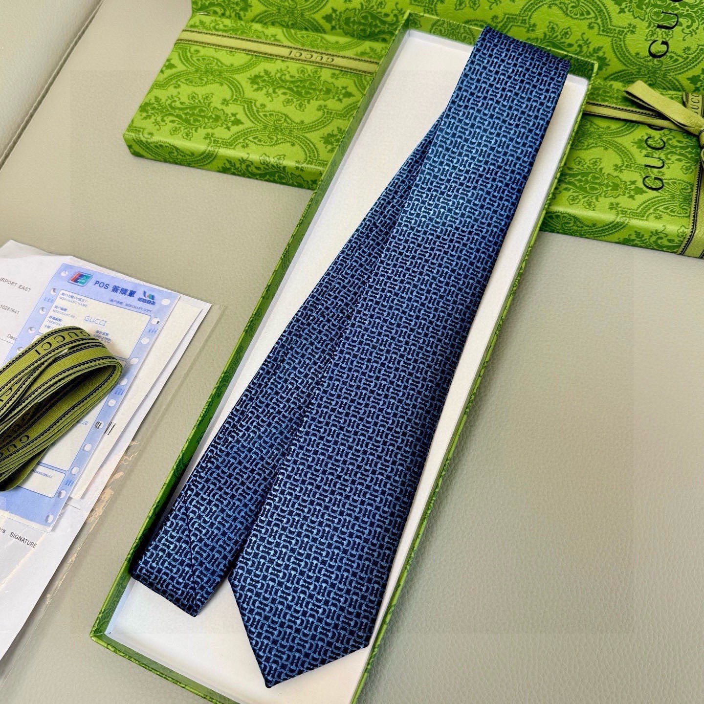 🌾古奇马衔扣男士提花领带 Gucci倾情推出选蚕丝提花领带，焕新演绎马衔扣图案，马术图索以不同款式焕发焕