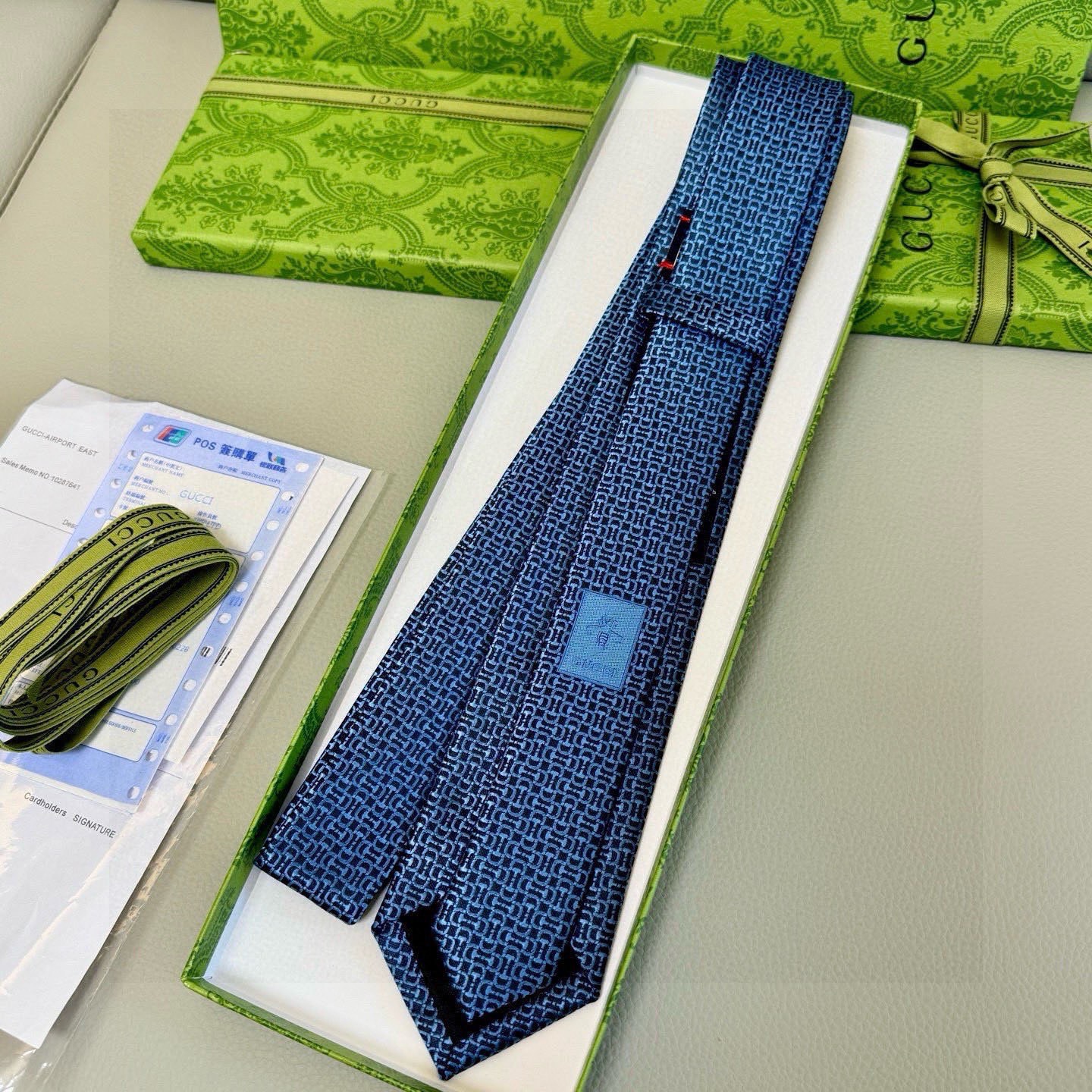 🌾古奇马衔扣男士提花领带 Gucci倾情推出选蚕丝提花领带，焕新演绎马衔扣图案，马术图索以不同款式焕发焕