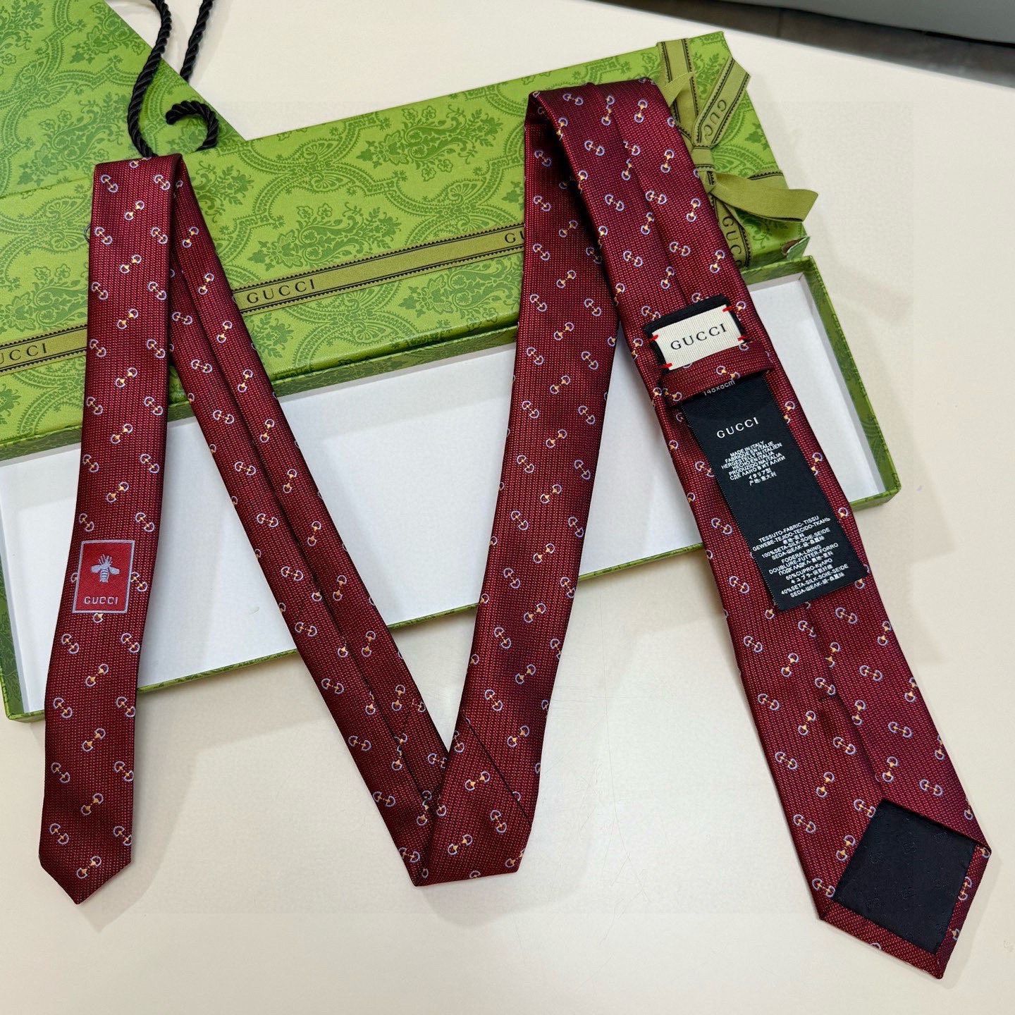 🌾官方同步古奇男款领带【GG马衔扣领带】👔👔，稀有🐝🐝展现精湛手工与时尚优雅的理想选择，这款领带将标志性