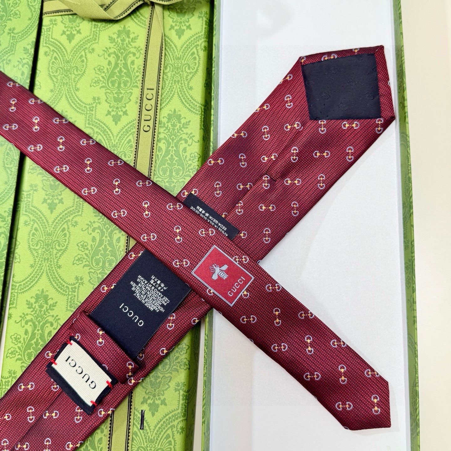 🌾官方同步古奇男款领带【GG马衔扣领带】👔👔，稀有🐝🐝展现精湛手工与时尚优雅的理想选择，这款领带将标志性