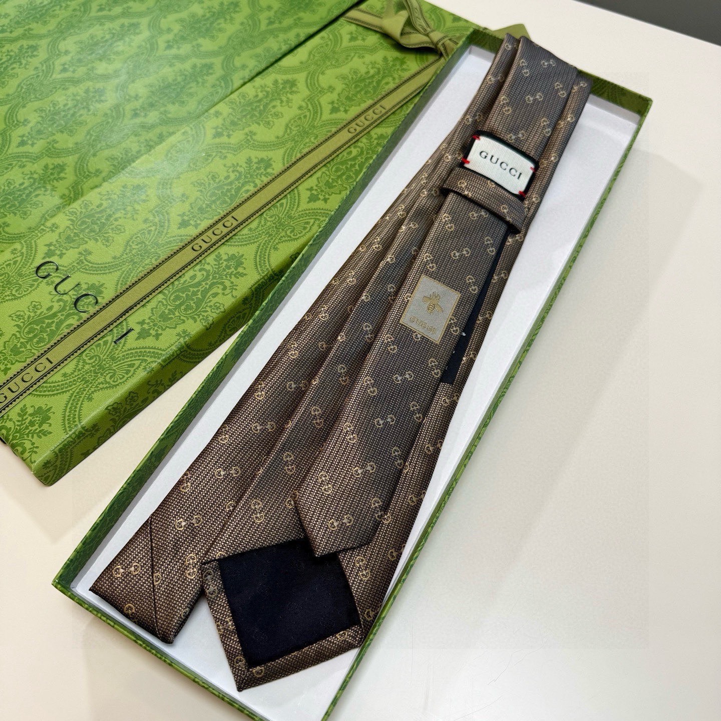 🌾官方同步古奇男款领带【GG马衔扣领带】👔👔，稀有🐝🐝展现精湛手工与时尚优雅的理想选择，这款领带将标志性