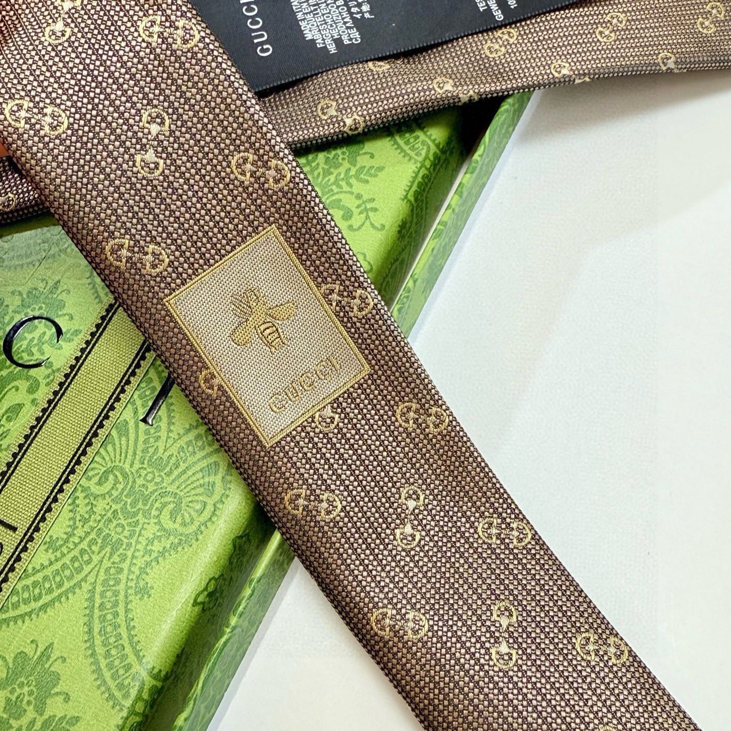 🌾官方同步古奇男款领带【GG马衔扣领带】👔👔，稀有🐝🐝展现精湛手工与时尚优雅的理想选择，这款领带将标志性