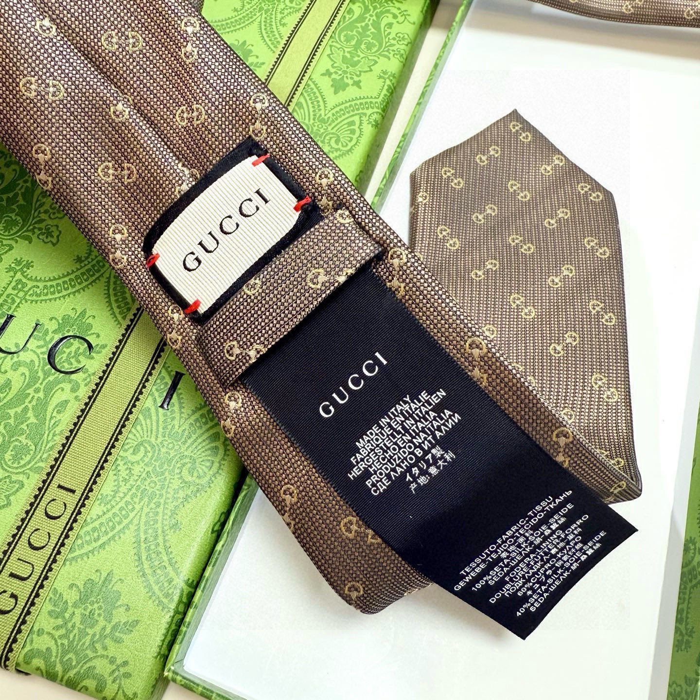 🌾官方同步古奇男款领带【GG马衔扣领带】👔👔，稀有🐝🐝展现精湛手工与时尚优雅的理想选择，这款领带将标志性