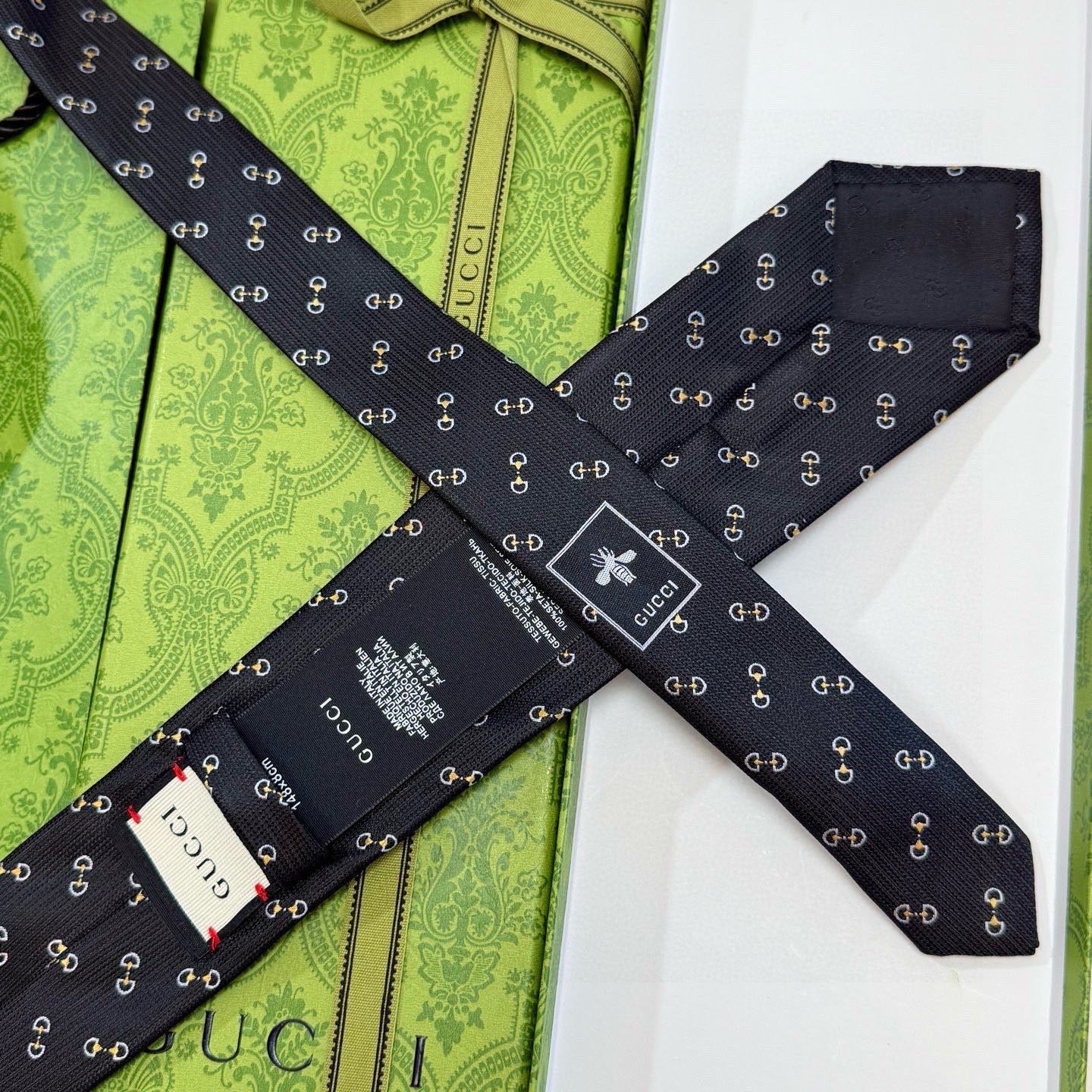 🌾官方同步古奇男款领带【GG马衔扣领带】👔👔，稀有🐝🐝展现精湛手工与时尚优雅的理想选择，这款领带将标志性