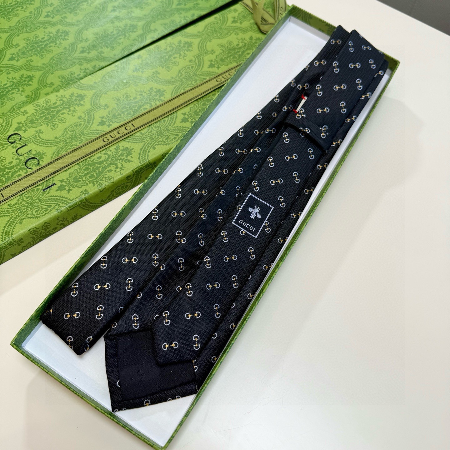 🌾官方同步古奇男款领带【GG马衔扣领带】👔👔，稀有🐝🐝展现精湛手工与时尚优雅的理想选择，这款领带将标志性