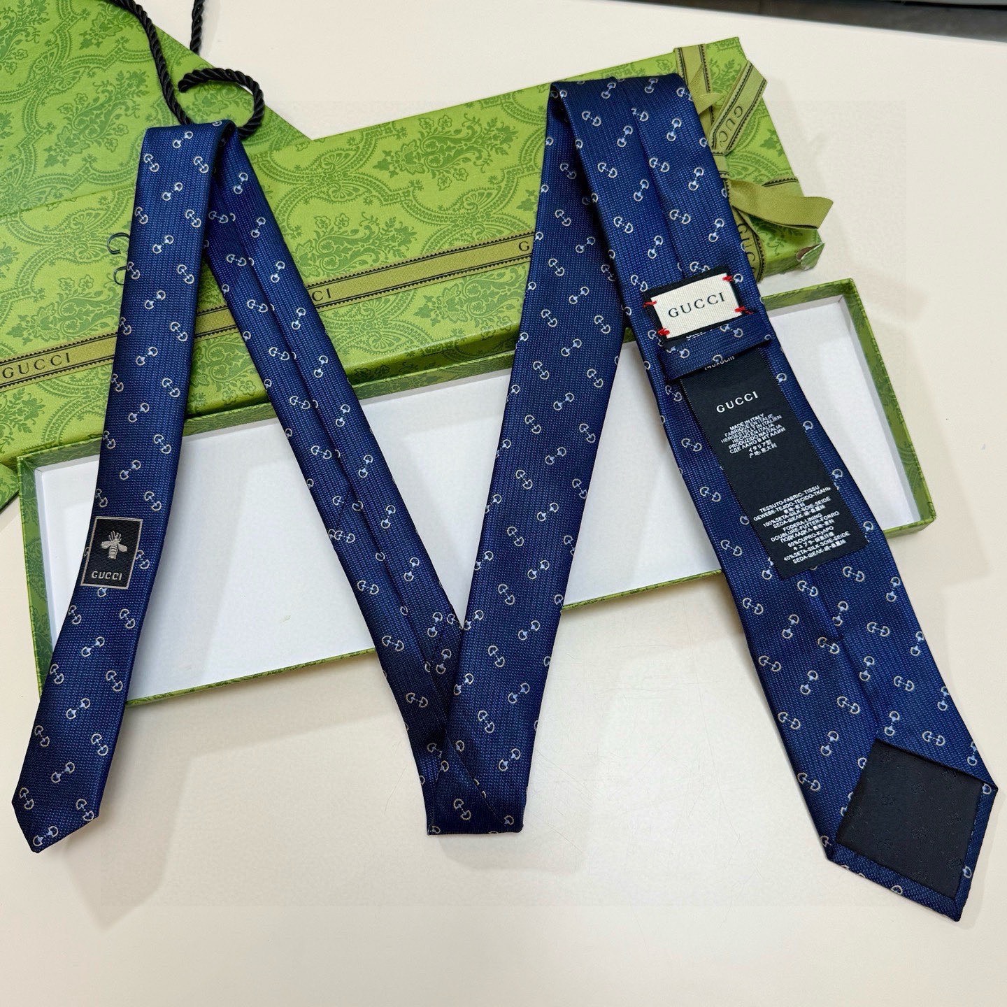 🌾官方同步古奇男款领带【GG马衔扣领带】👔👔，稀有🐝🐝展现精湛手工与时尚优雅的理想选择，这款领带将标志性