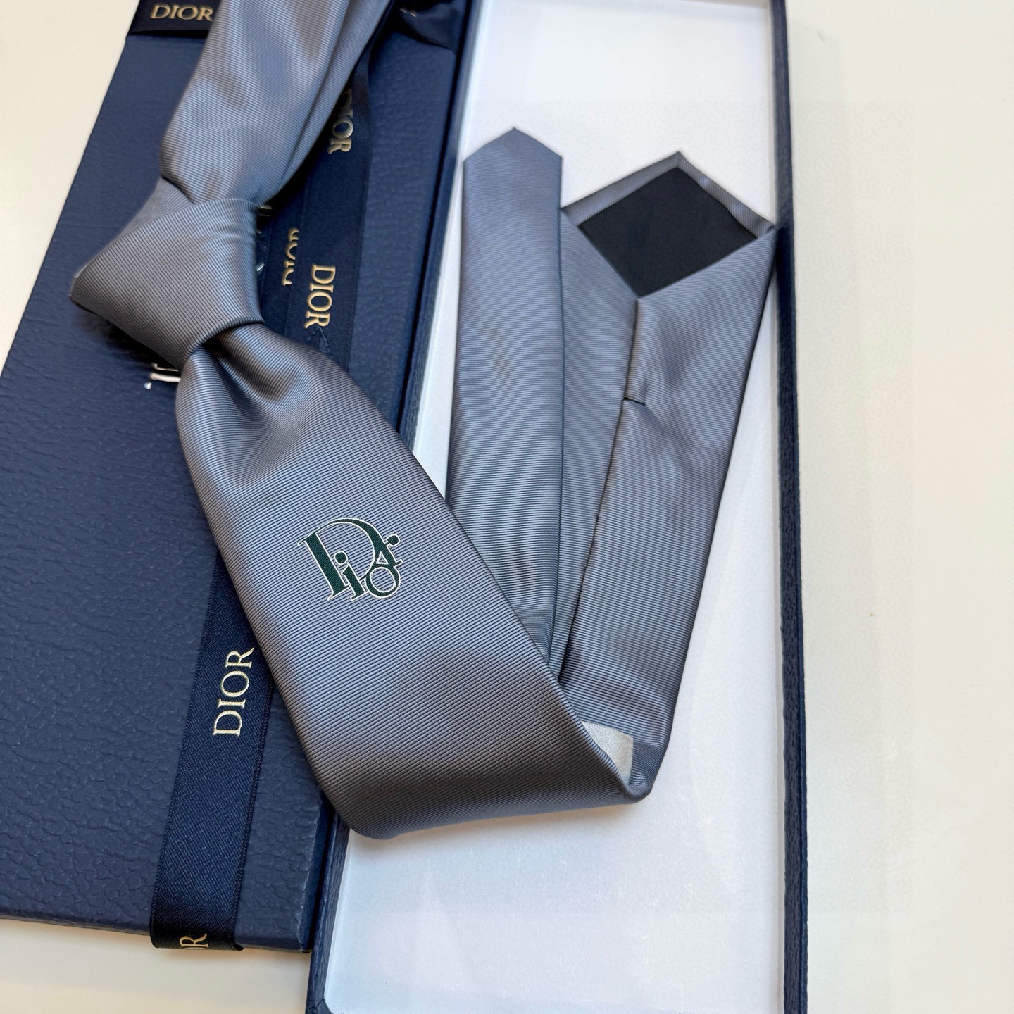 🌾爆款到👏👏新款迪奥领带 👔👔Dior男士稀有😻😻展现精湛手工与时尚优雅的理想选择，这款采用DO家最经典