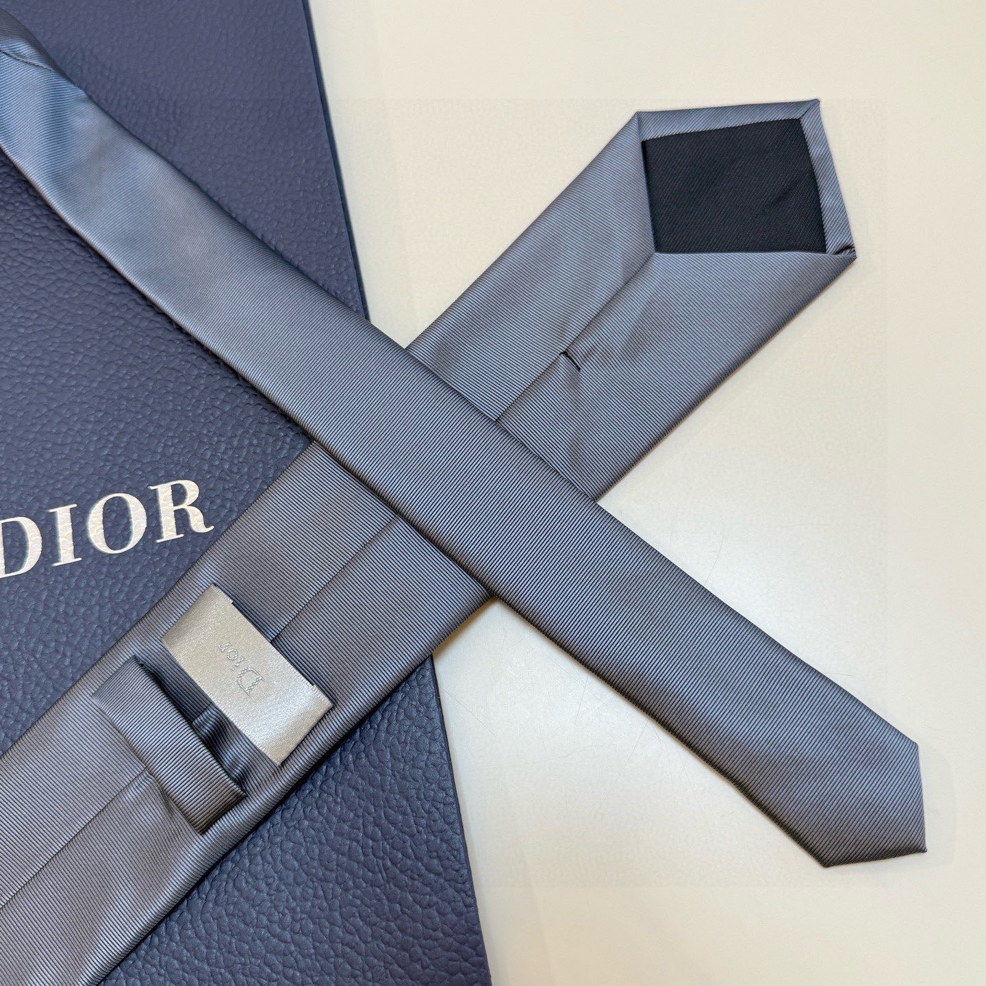 🌾爆款到👏👏新款迪奥领带 👔👔Dior男士稀有😻😻展现精湛手工与时尚优雅的理想选择，这款采用DO家最经典