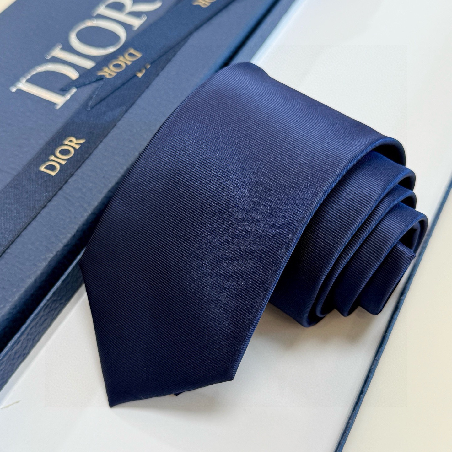 🌾爆款到👏👏新款迪奥领带 👔👔Dior男士稀有😻😻展现精湛手工与时尚优雅的理想选择，这款采用DO家最经典