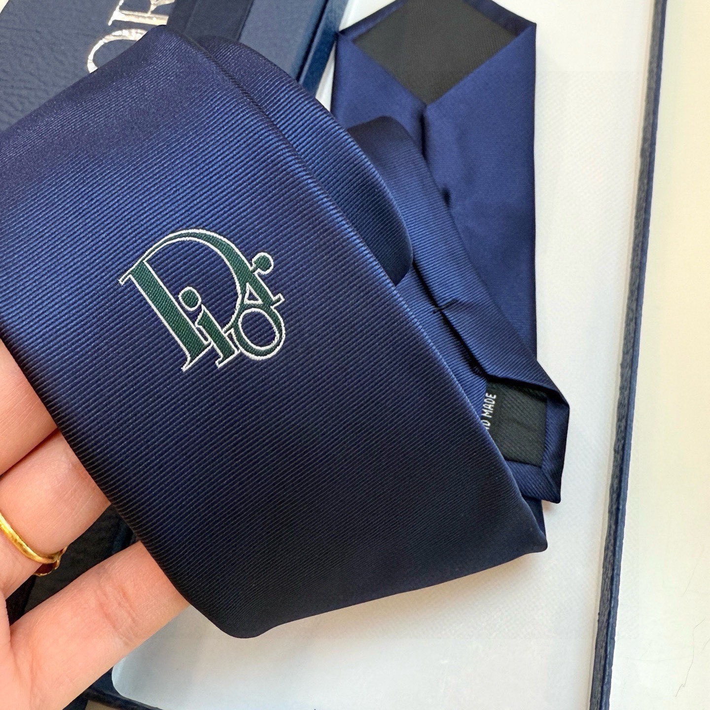 🌾爆款到👏👏新款迪奥领带 👔👔Dior男士稀有😻😻展现精湛手工与时尚优雅的理想选择，这款采用DO家最经典