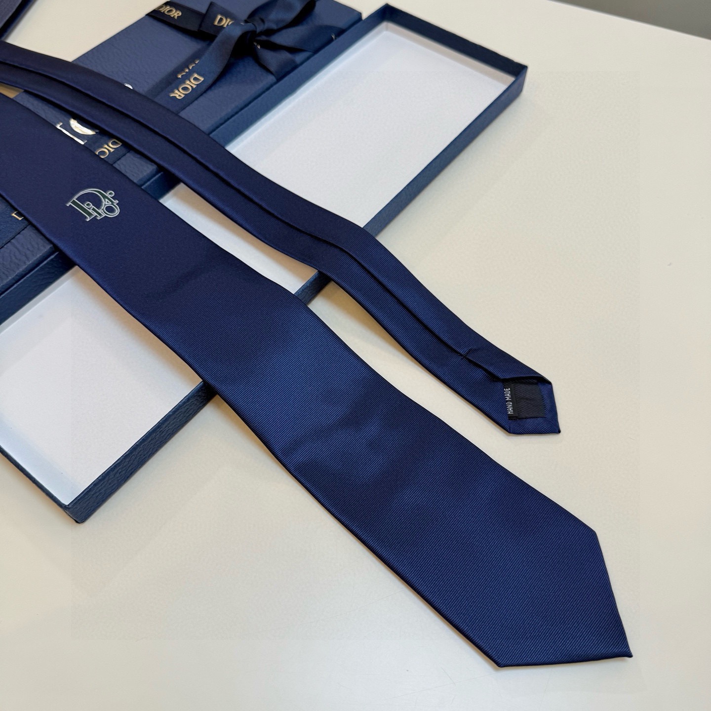 🌾爆款到👏👏新款迪奥领带 👔👔Dior男士稀有😻😻展现精湛手工与时尚优雅的理想选择，这款采用DO家最经典