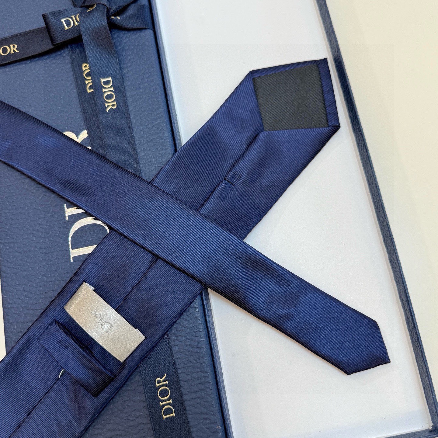 🌾爆款到👏👏新款迪奥领带 👔👔Dior男士稀有😻😻展现精湛手工与时尚优雅的理想选择，这款采用DO家最经典