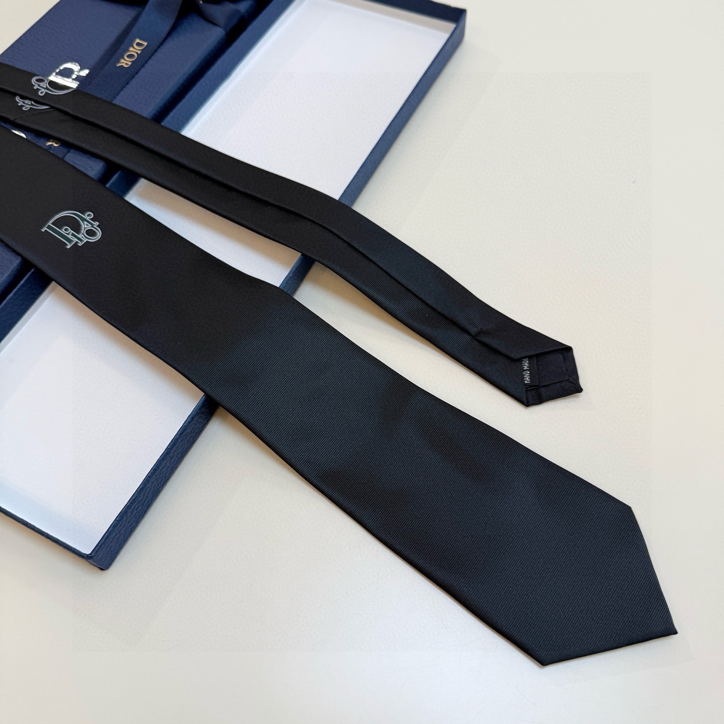 🌾爆款到👏👏新款迪奥领带 👔👔Dior男士稀有😻😻展现精湛手工与时尚优雅的理想选择，这款采用DO家最经典