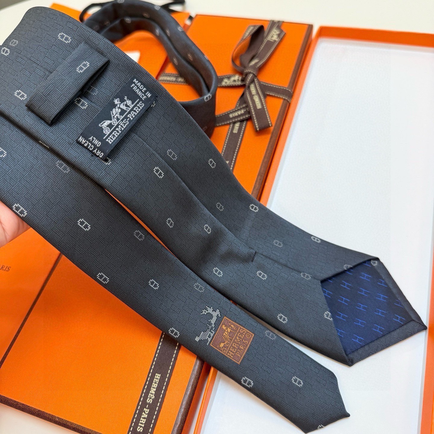 6色到货！🌾 爱马仕官方新款“冬日锚链”领带男士新款领带系列，稀有H家每年都有一千条不同印花的领带面世，