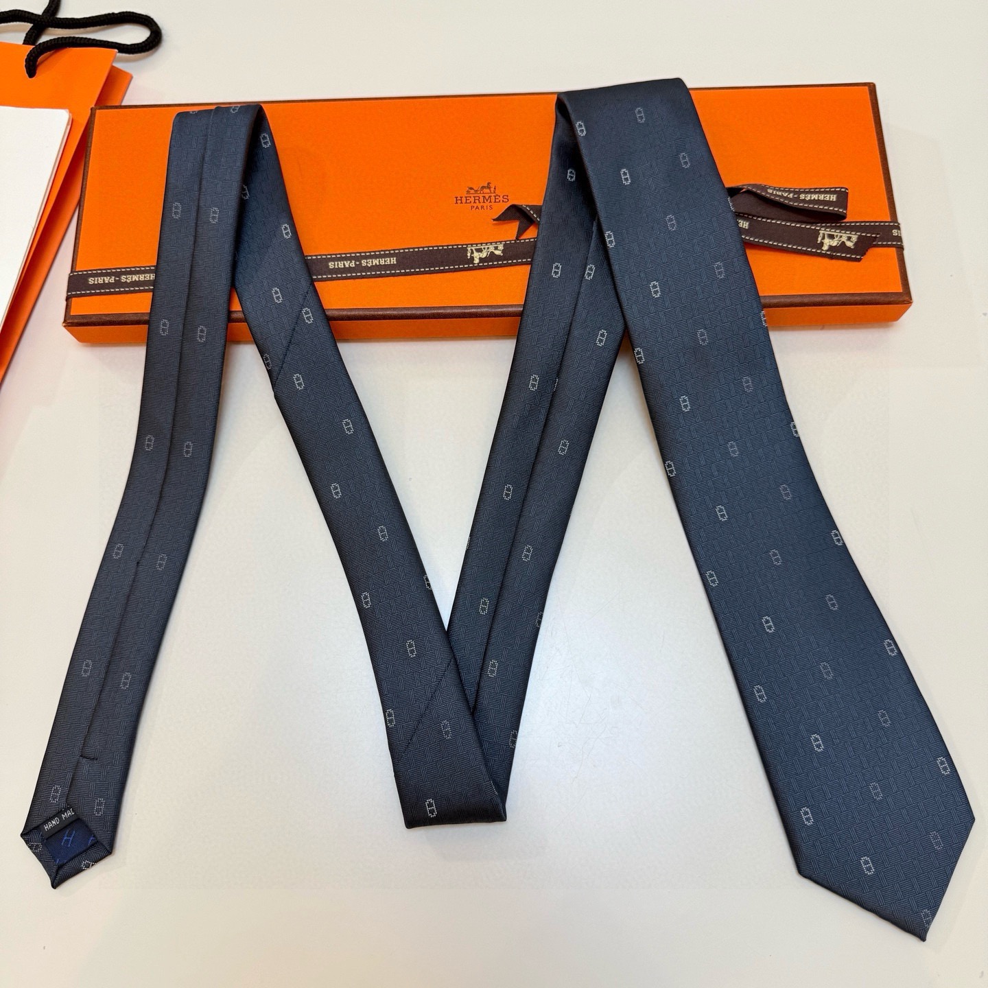 6色到货！🌾 爱马仕官方新款“冬日锚链”领带男士新款领带系列，稀有H家每年都有一千条不同印花的领带面世，