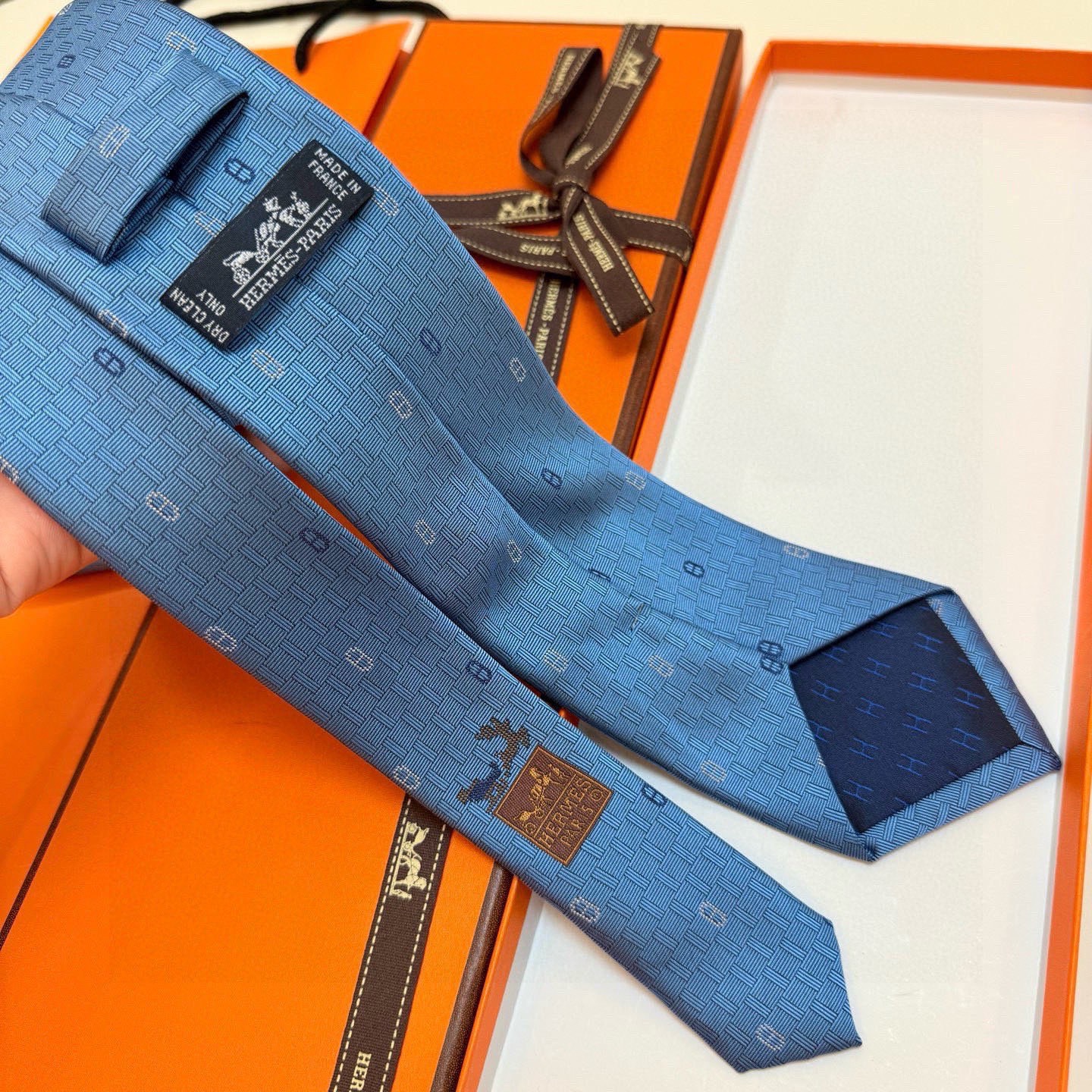6色到货！🌾 爱马仕官方新款“冬日锚链”领带男士新款领带系列，稀有H家每年都有一千条不同印花的领带面世，