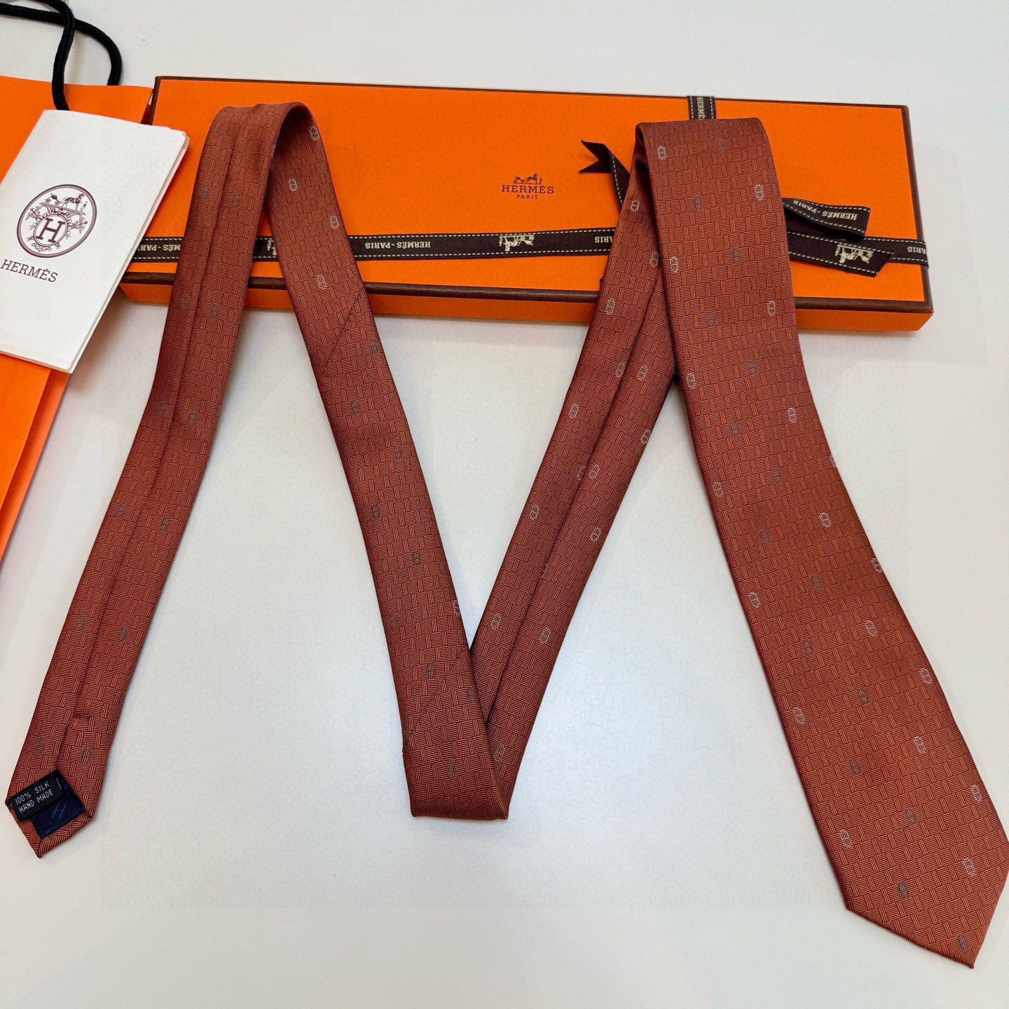 6色到货！🌾 爱马仕官方新款“冬日锚链”领带男士新款领带系列，稀有H家每年都有一千条不同印花的领带面世，