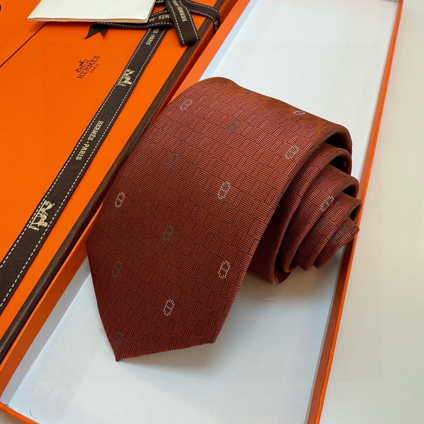 6色到货！🌾 爱马仕官方新款“冬日锚链”领带男士新款领带系列，稀有H家每年都有一千条不同印花的领带面世，