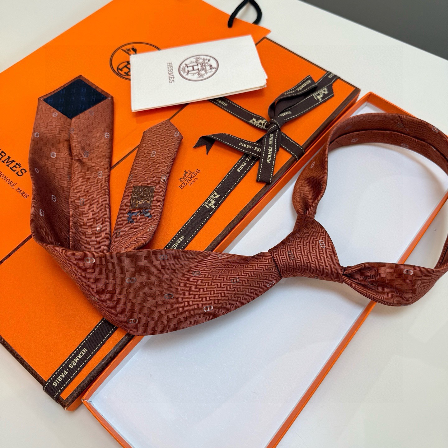 6色到货！🌾 爱马仕官方新款“冬日锚链”领带男士新款领带系列，稀有H家每年都有一千条不同印花的领带面世，