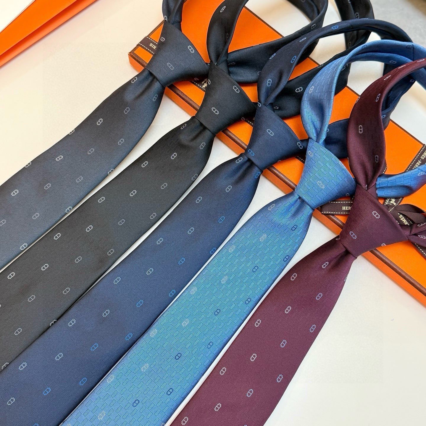 6色到货！🌾 爱马仕官方新款“冬日锚链”领带男士新款领带系列，稀有H家每年都有一千条不同印花的领带面世，