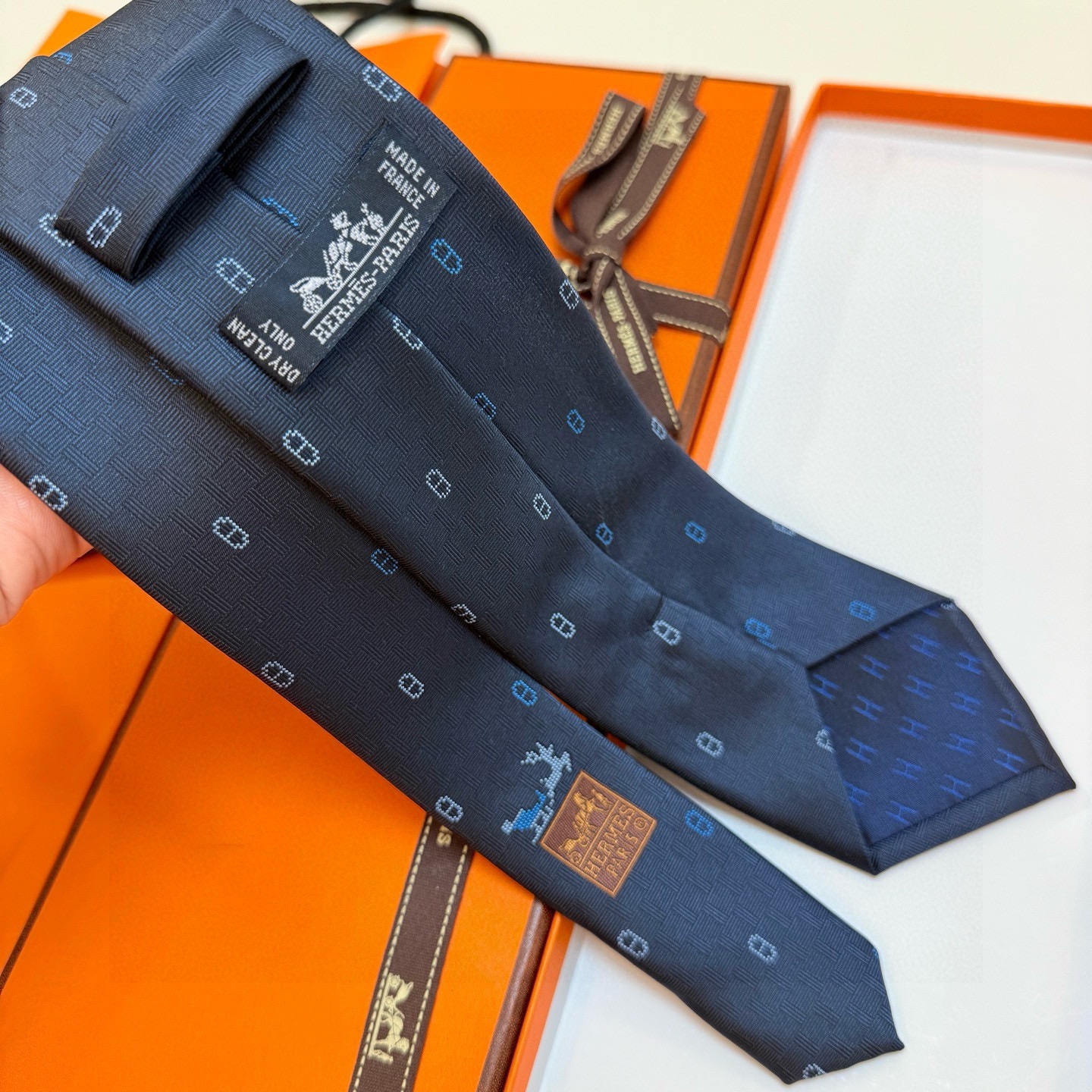 6色到货！🌾 爱马仕官方新款“冬日锚链”领带男士新款领带系列，稀有H家每年都有一千条不同印花的领带面世，