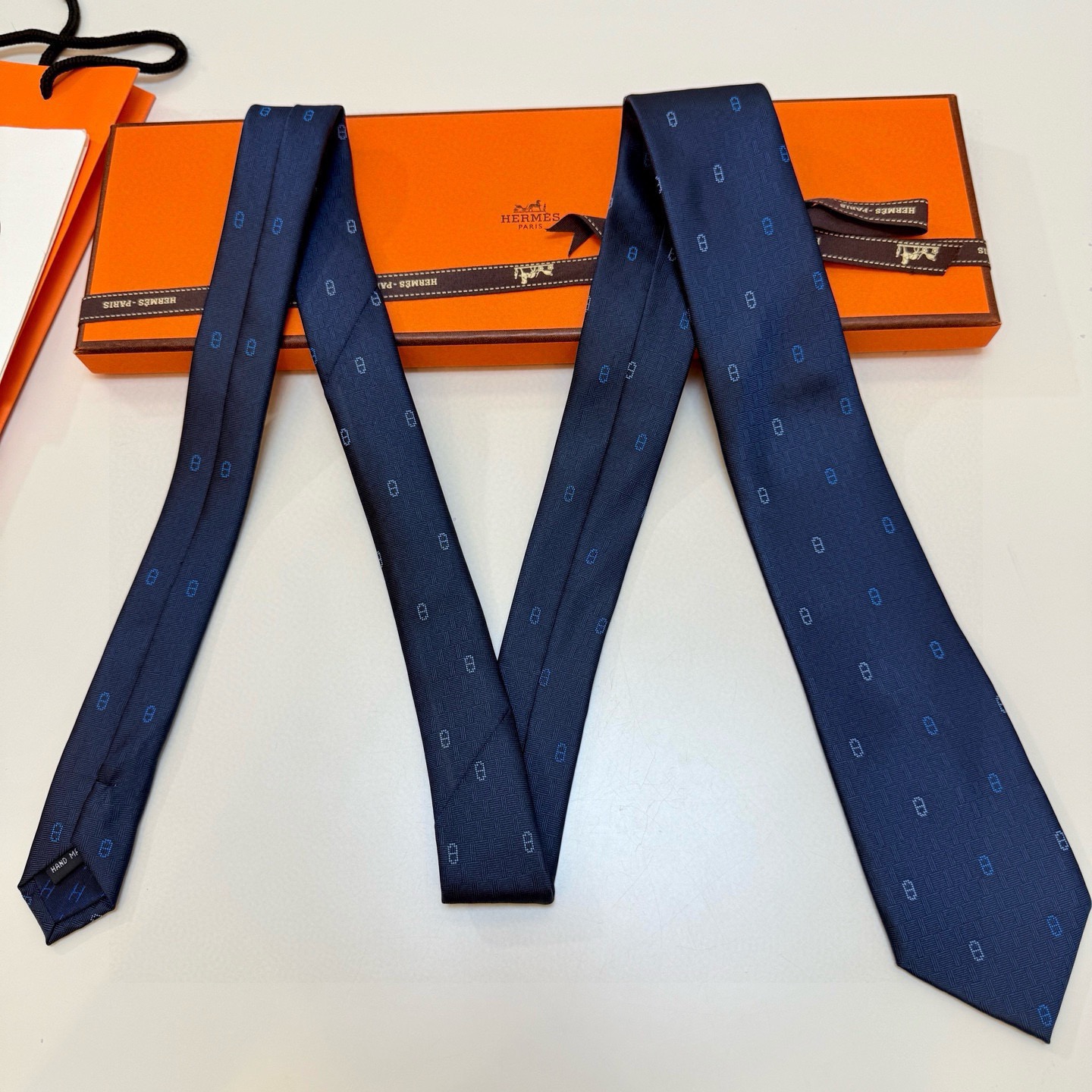6色到货！🌾 爱马仕官方新款“冬日锚链”领带男士新款领带系列，稀有H家每年都有一千条不同印花的领带面世，