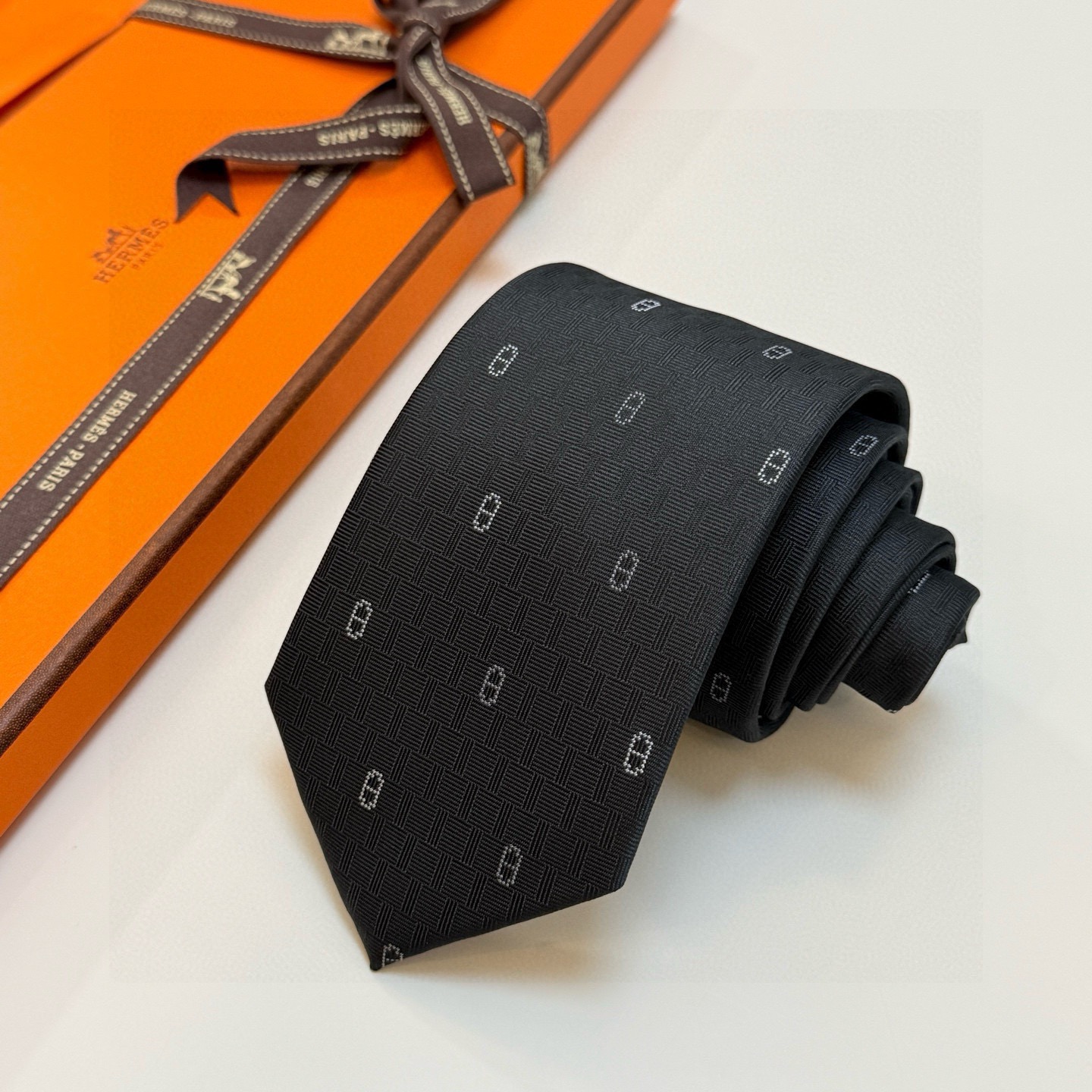 6色到货！🌾 爱马仕官方新款“冬日锚链”领带男士新款领带系列，稀有H家每年都有一千条不同印花的领带面世，