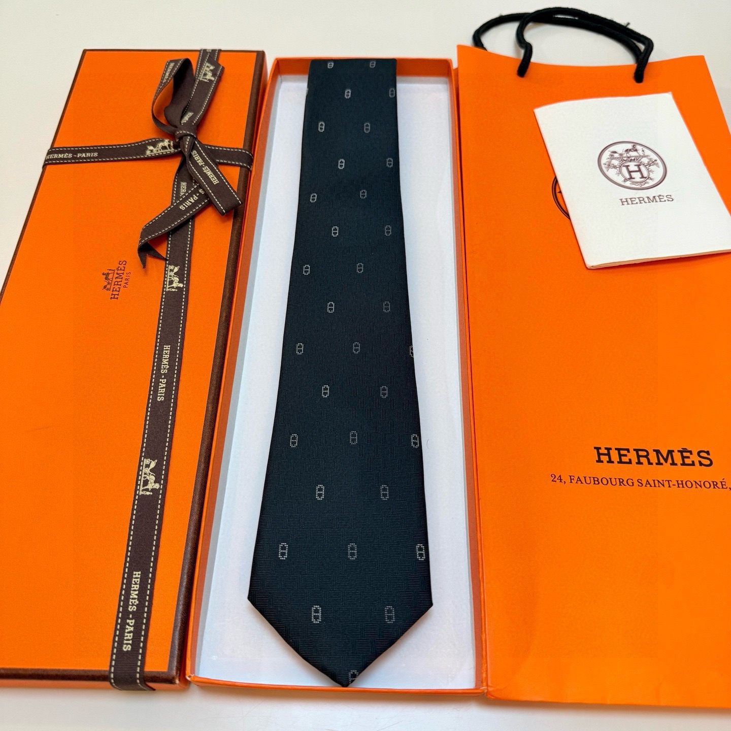 6色到货！🌾 爱马仕官方新款“冬日锚链”领带男士新款领带系列，稀有H家每年都有一千条不同印花的领带面世，