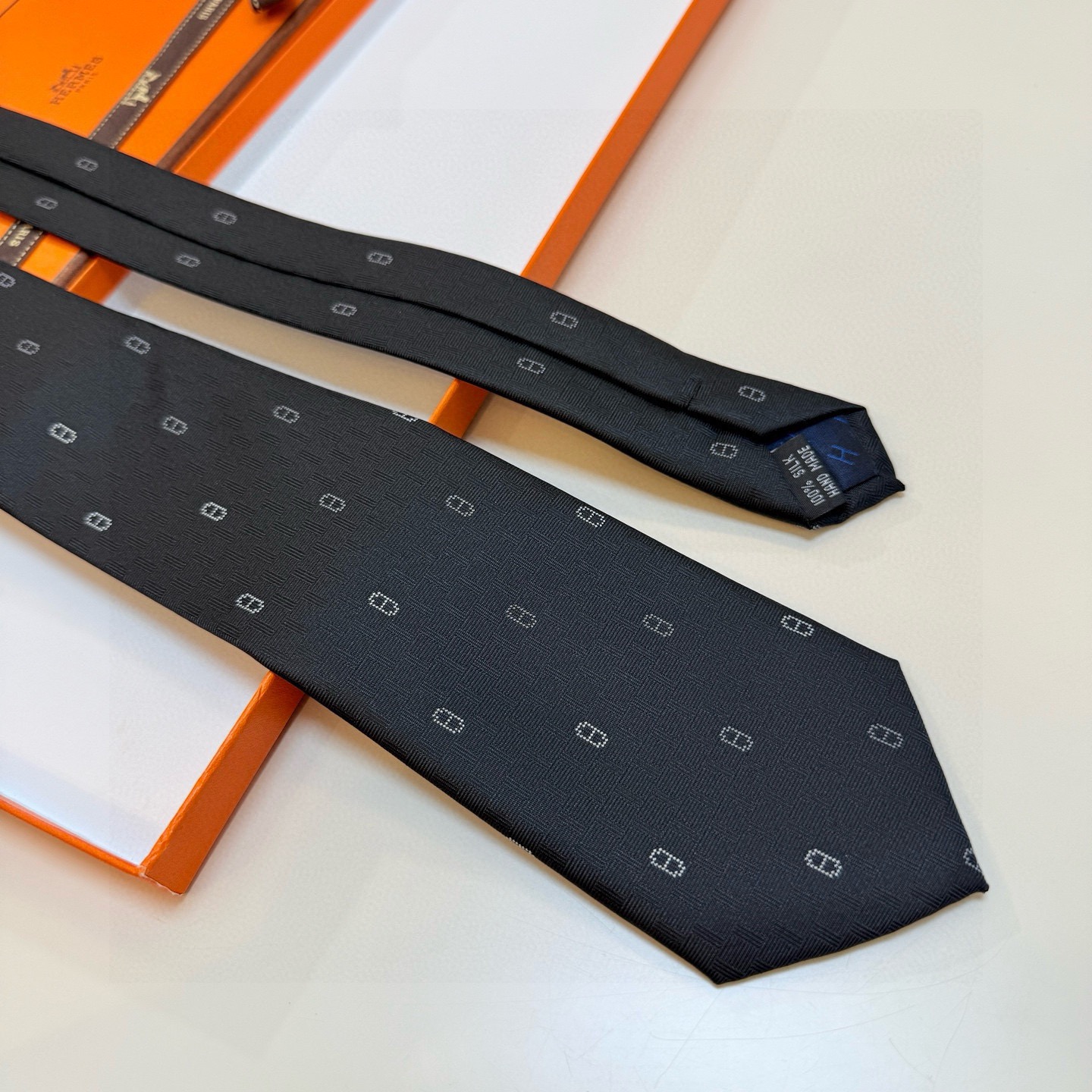 6色到货！🌾 爱马仕官方新款“冬日锚链”领带男士新款领带系列，稀有H家每年都有一千条不同印花的领带面世，