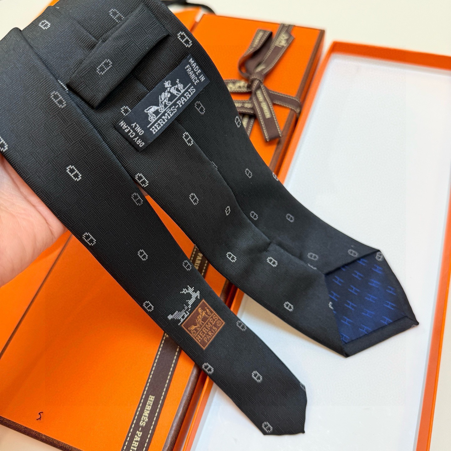 6色到货！🌾 爱马仕官方新款“冬日锚链”领带男士新款领带系列，稀有H家每年都有一千条不同印花的领带面世，