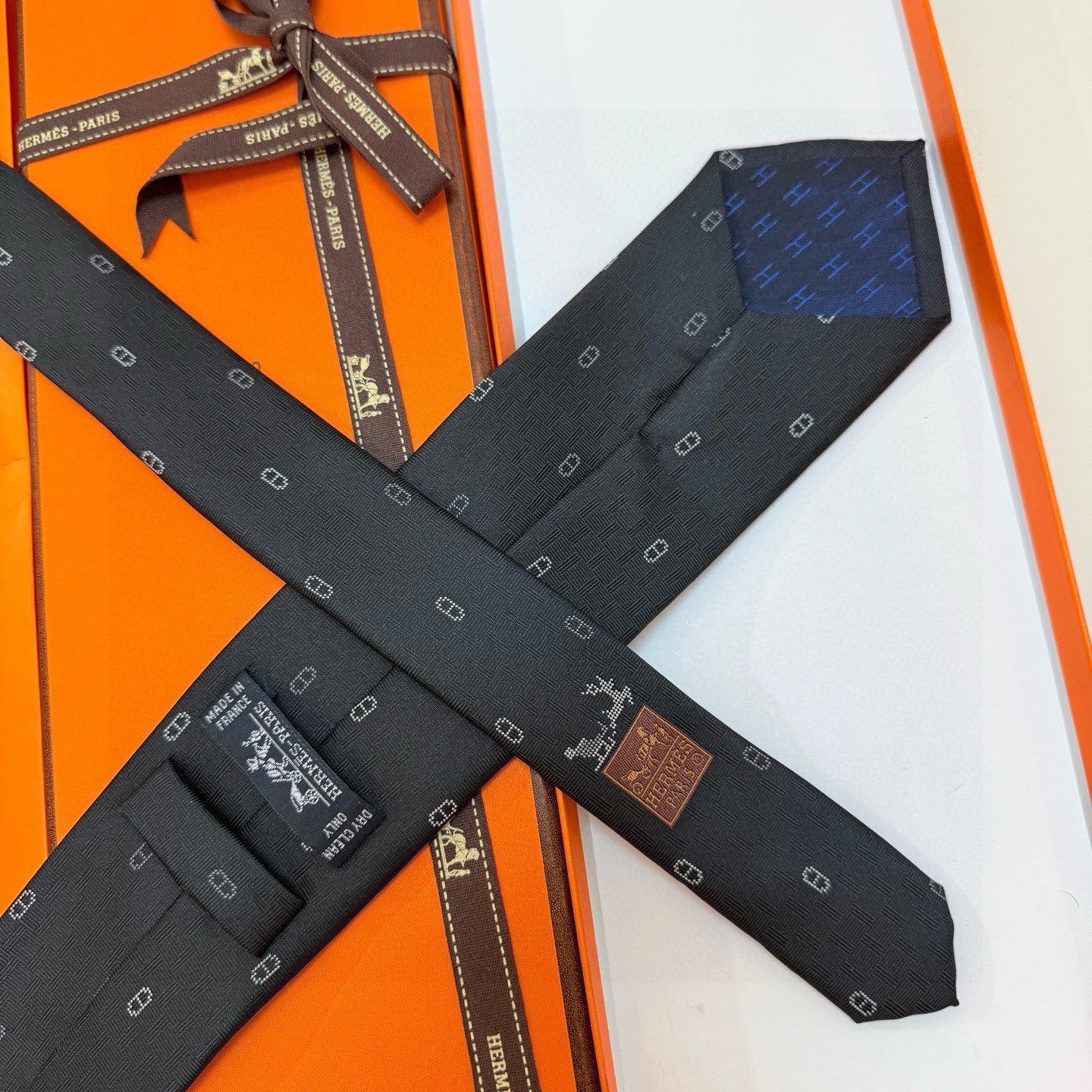 6色到货！🌾 爱马仕官方新款“冬日锚链”领带男士新款领带系列，稀有H家每年都有一千条不同印花的领带面世，