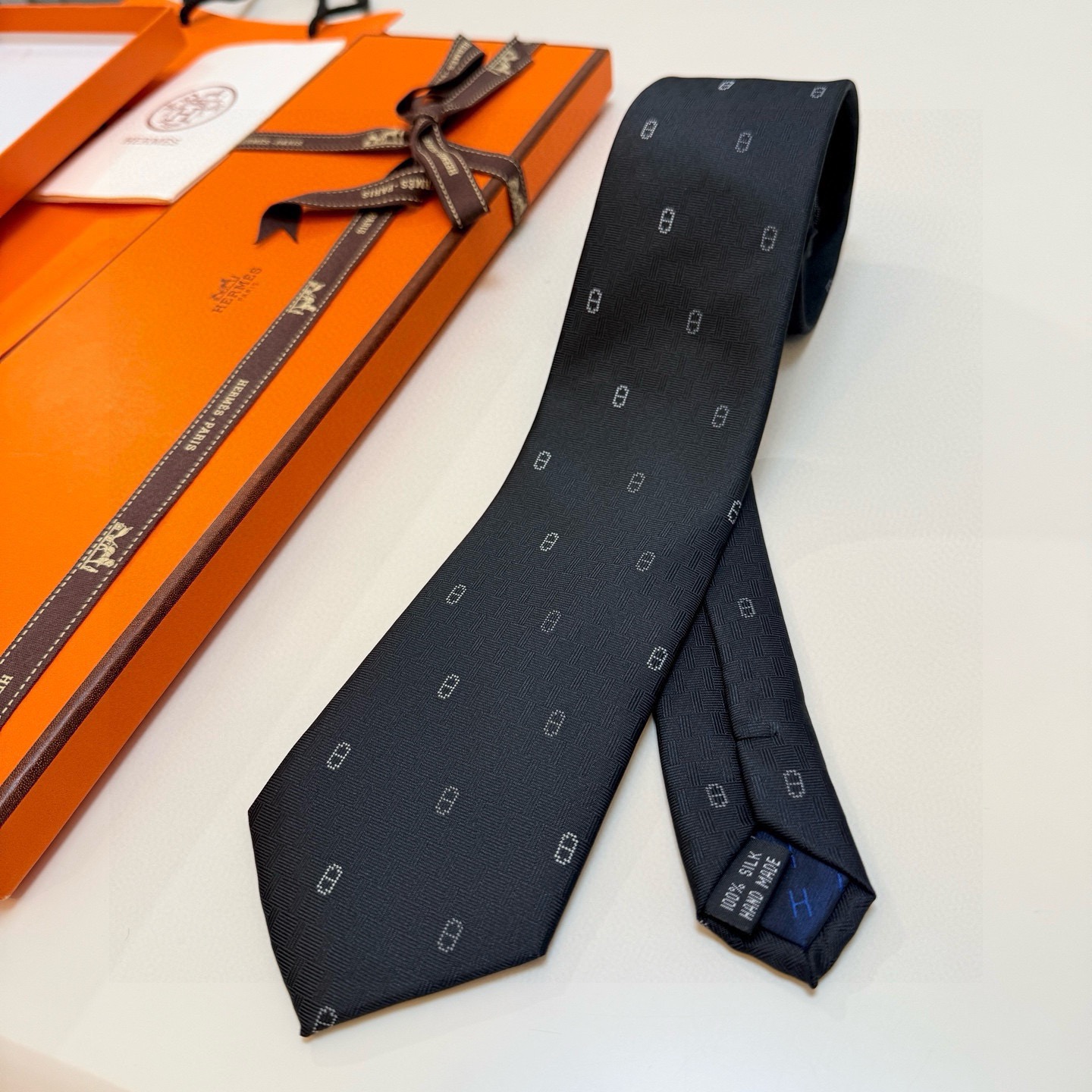 6色到货！🌾 爱马仕官方新款“冬日锚链”领带男士新款领带系列，稀有H家每年都有一千条不同印花的领带面世，